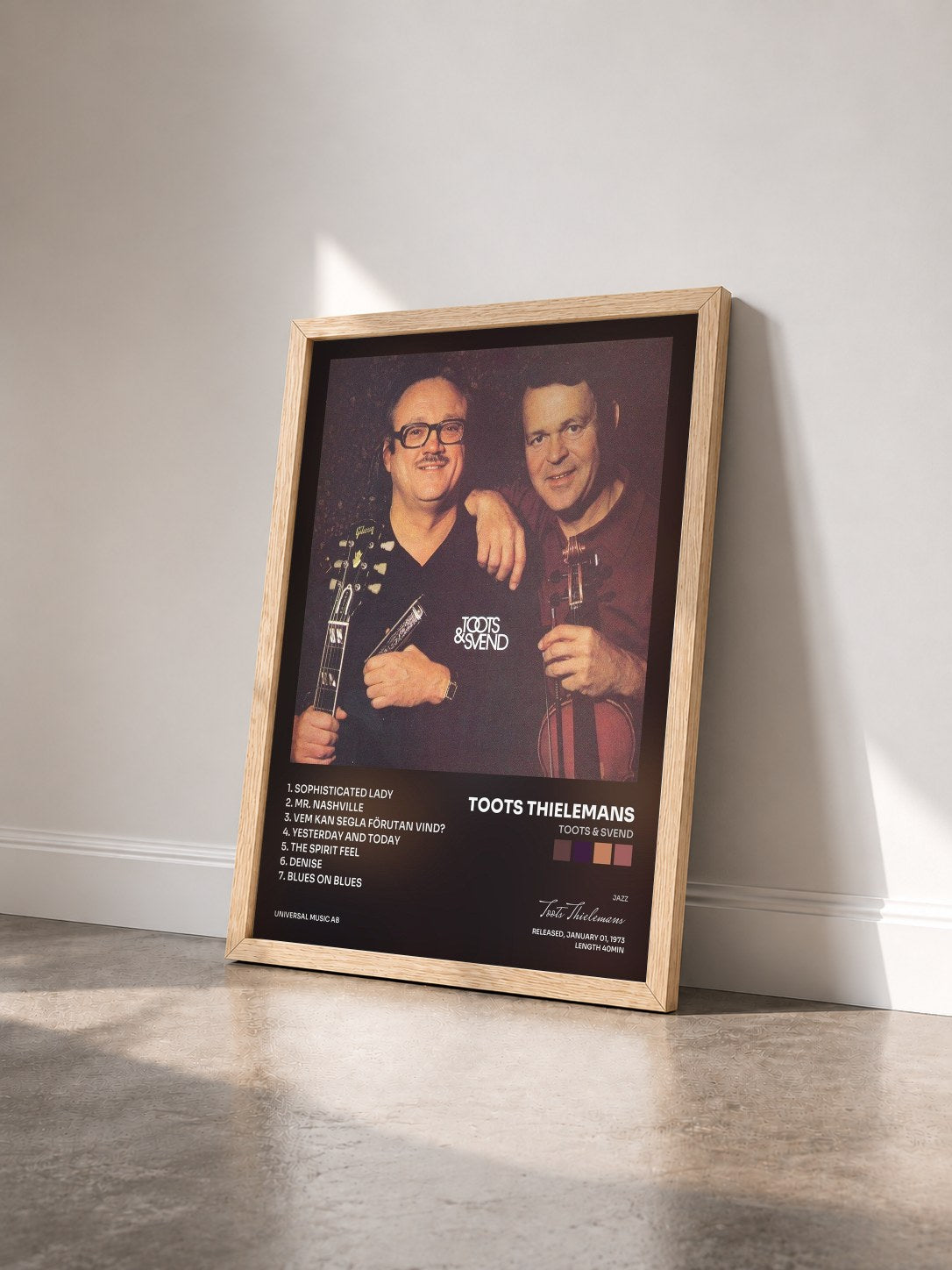 #bois Tableau de l'album Toots & Svend de Toots Thielemans vu de trois quarts, cadre en bois brut