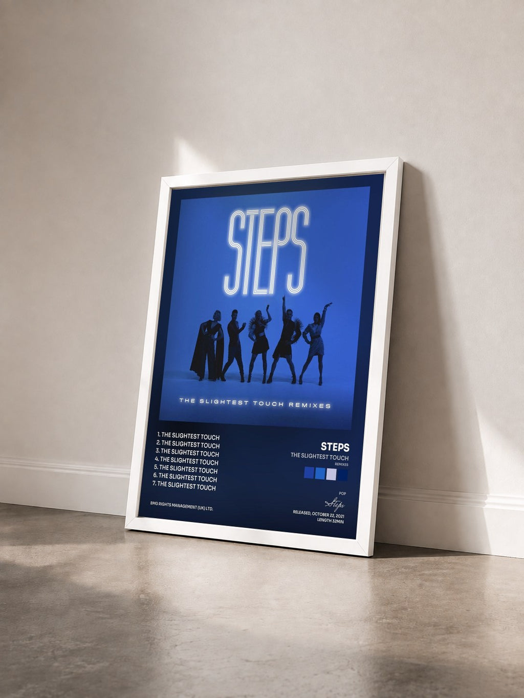 #blanc Tableau de l'album The Slightest Touch (Remixes) de Steps vu de trois quarts, cadre blanc