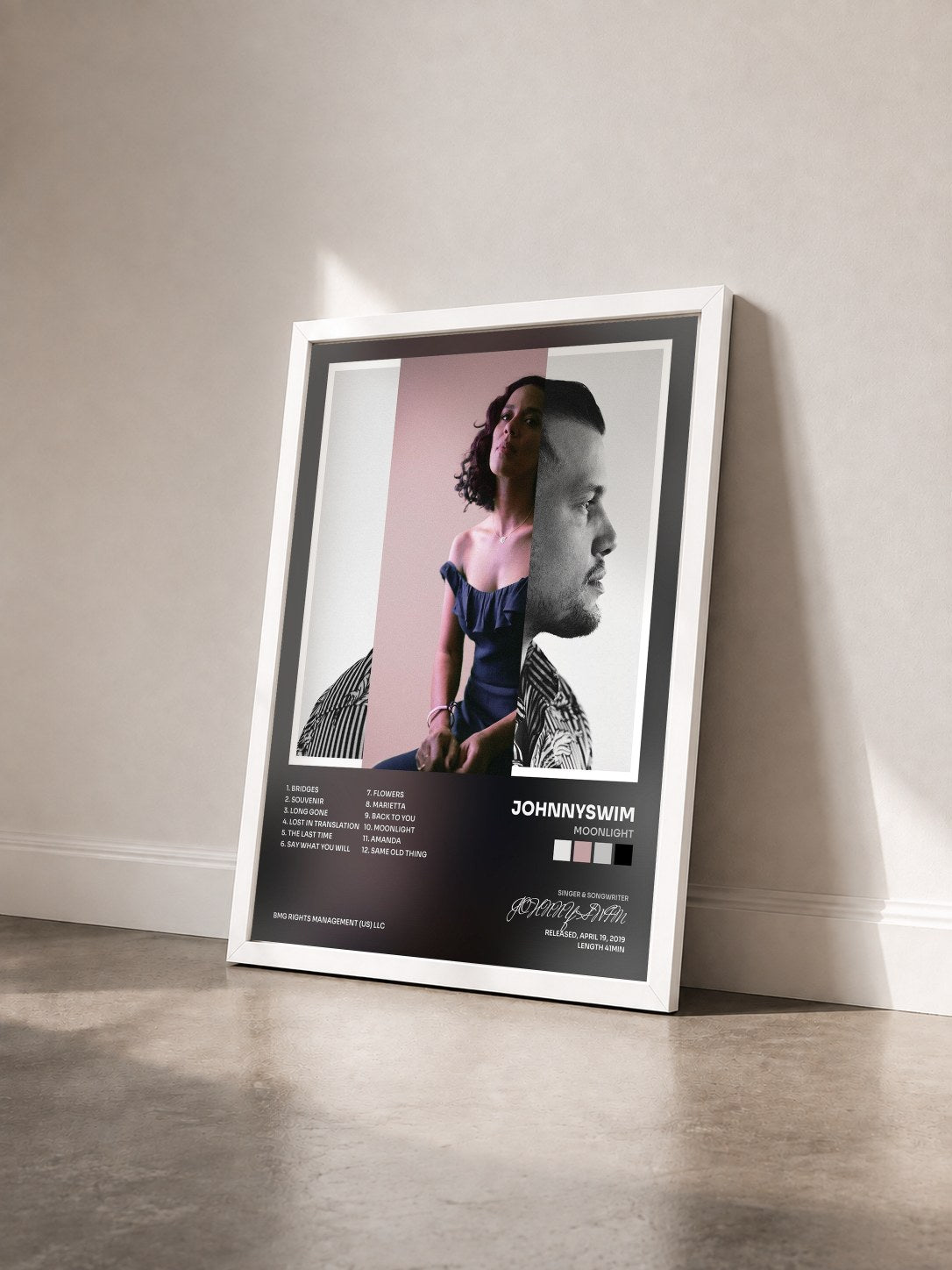 #blanc Tableau de l'album Moonlight de JOHNNYSWIM vu de trois quarts, cadre blanc