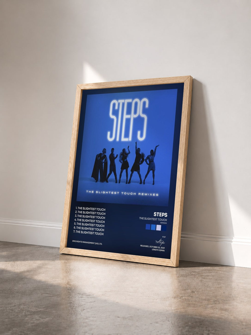 #bois Tableau de l'album The Slightest Touch (Remixes) de Steps vu de trois quarts, cadre en bois brut