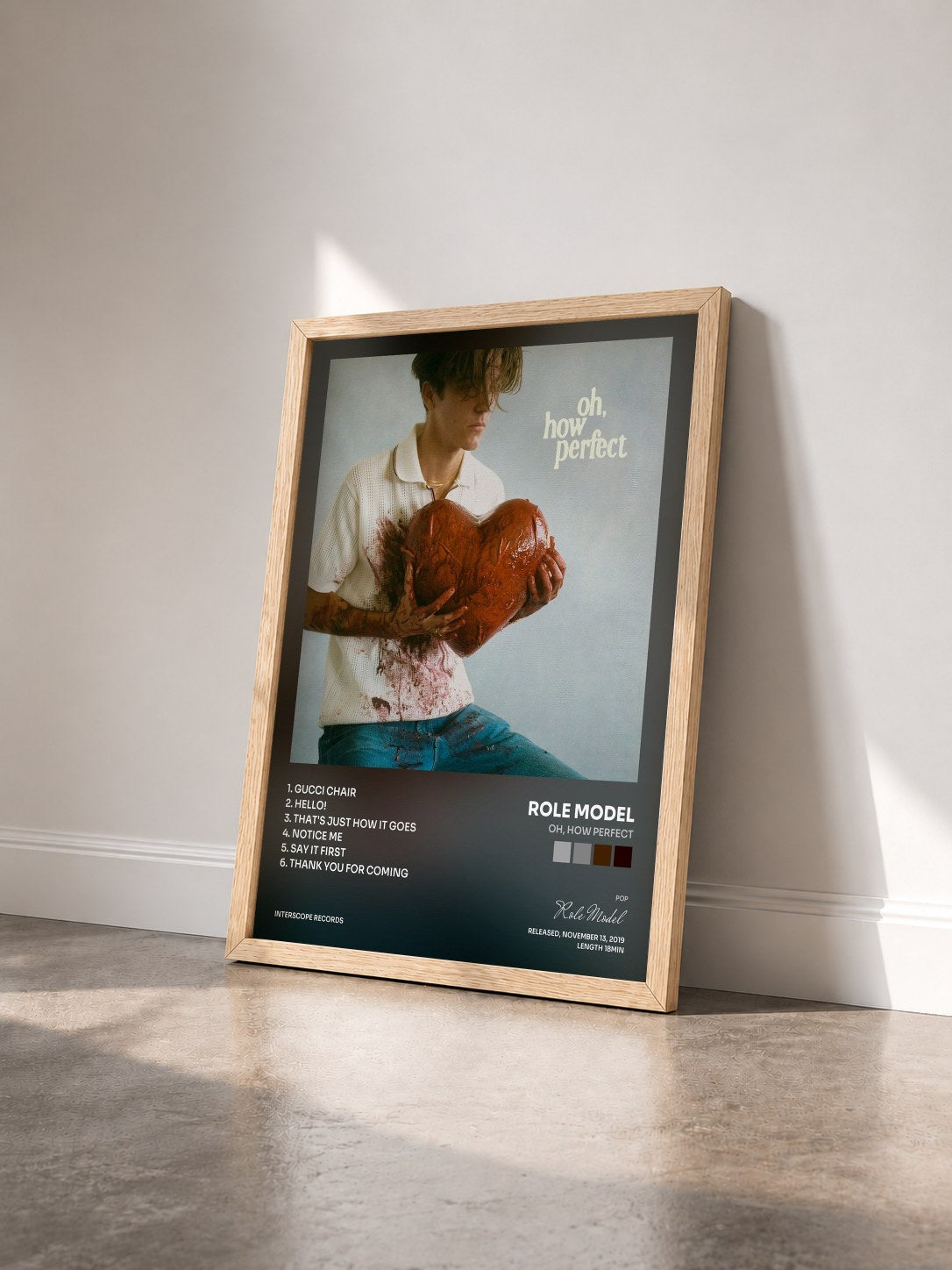 #bois Tableau de l'album oh, how perfect de Role Model vu de trois quarts, cadre en bois brut