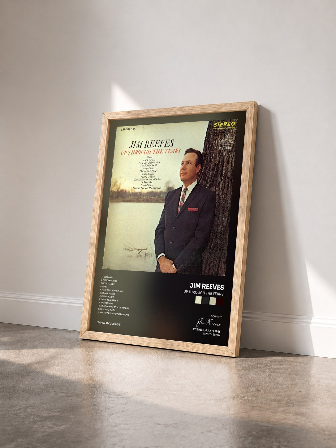 #bois Tableau de l'album Up Through the Years de Jim Reeves vu de trois quarts, cadre en bois brut