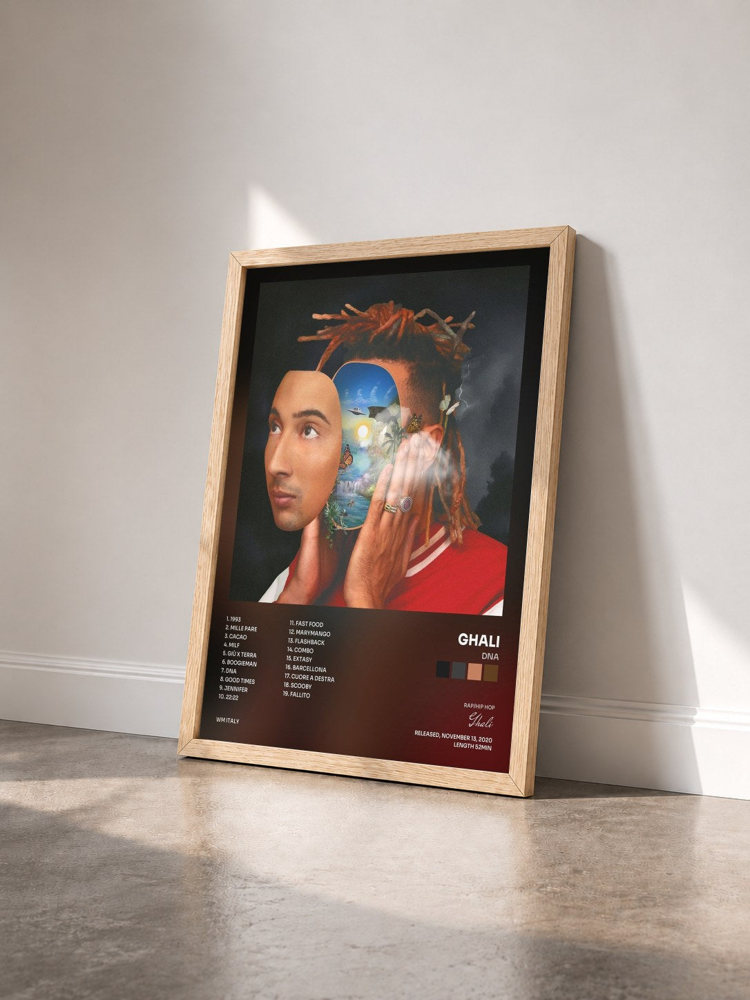 #bois Tableau de l'album DNA de Ghali vu de trois quarts, cadre en bois brut