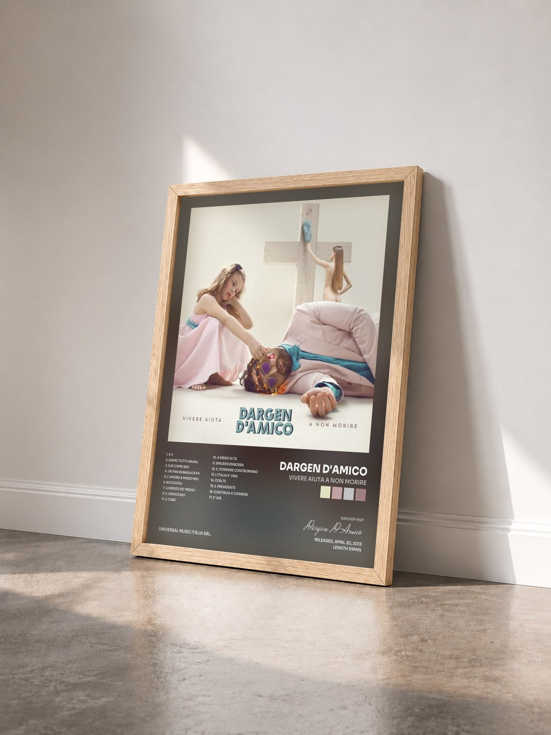 #bois Tableau de l'album Vivere Aiuta A Non Morire de Dargen D'Amico vu de trois quarts, cadre en bois brut