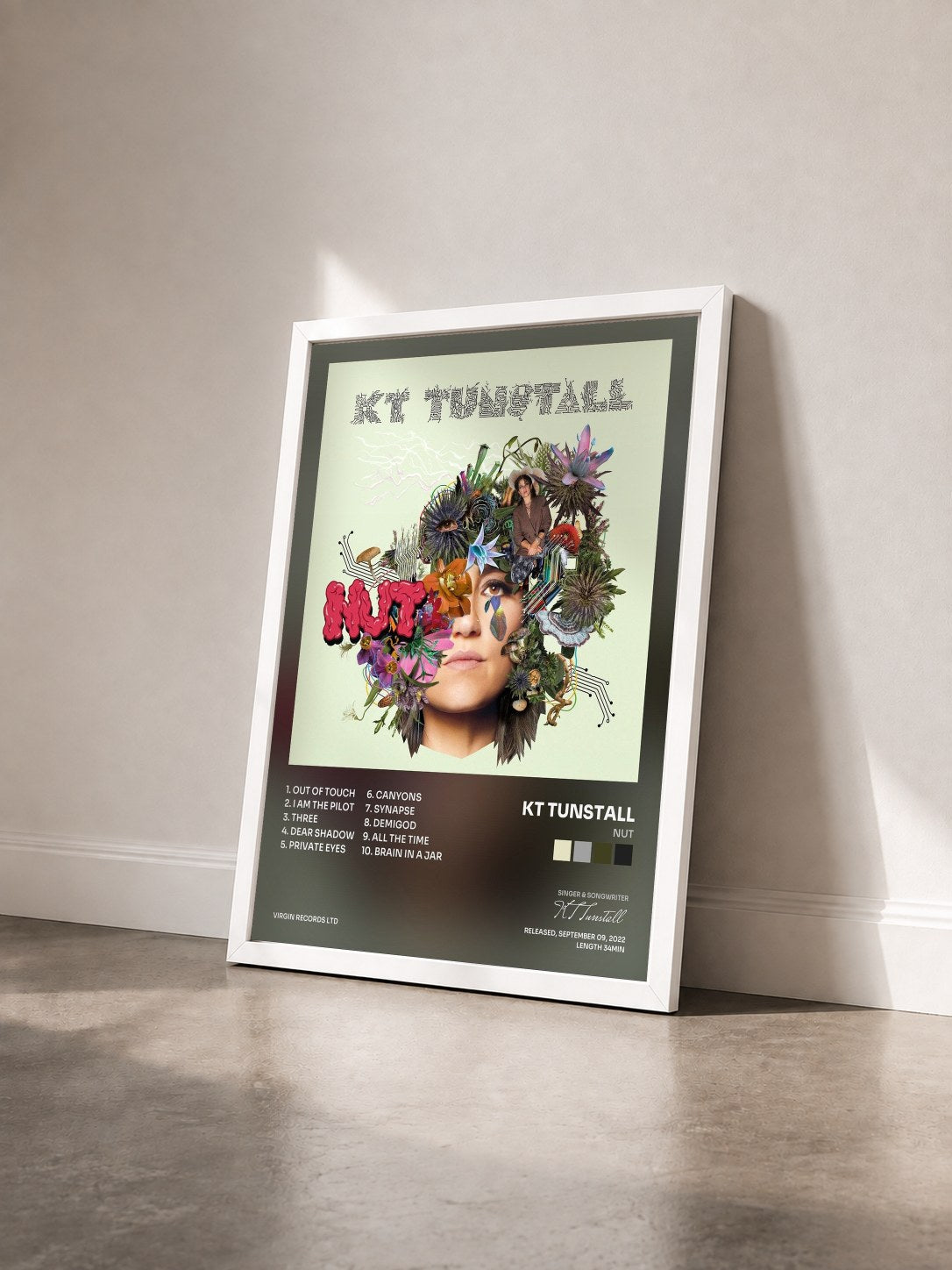 #blanc Tableau de l'album NUT de KT Tunstall vu de trois quarts, cadre blanc