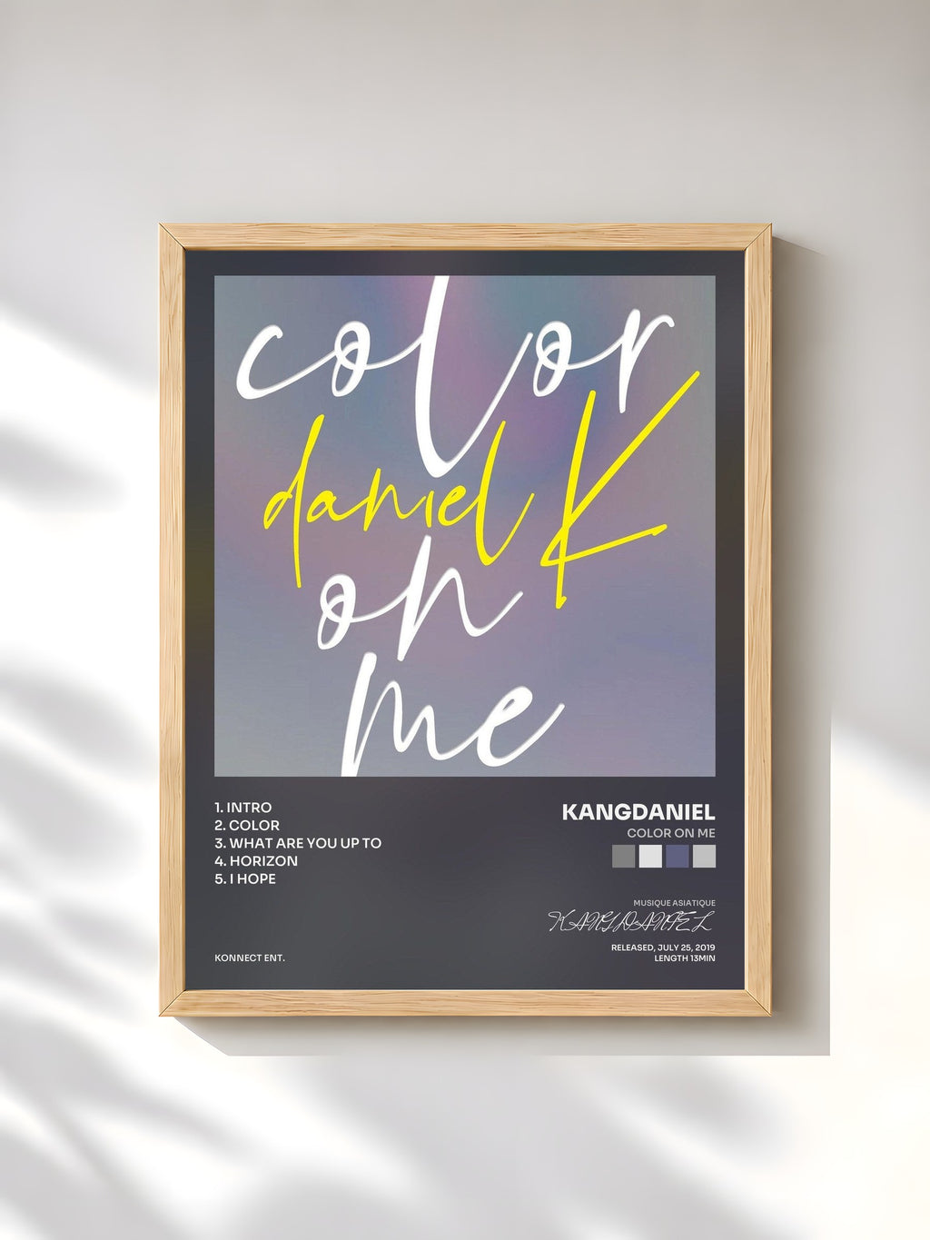 #bois Tableau de l'album color on me de KANGDANIEL, cadre en bois brut, imprimé et encadré en France