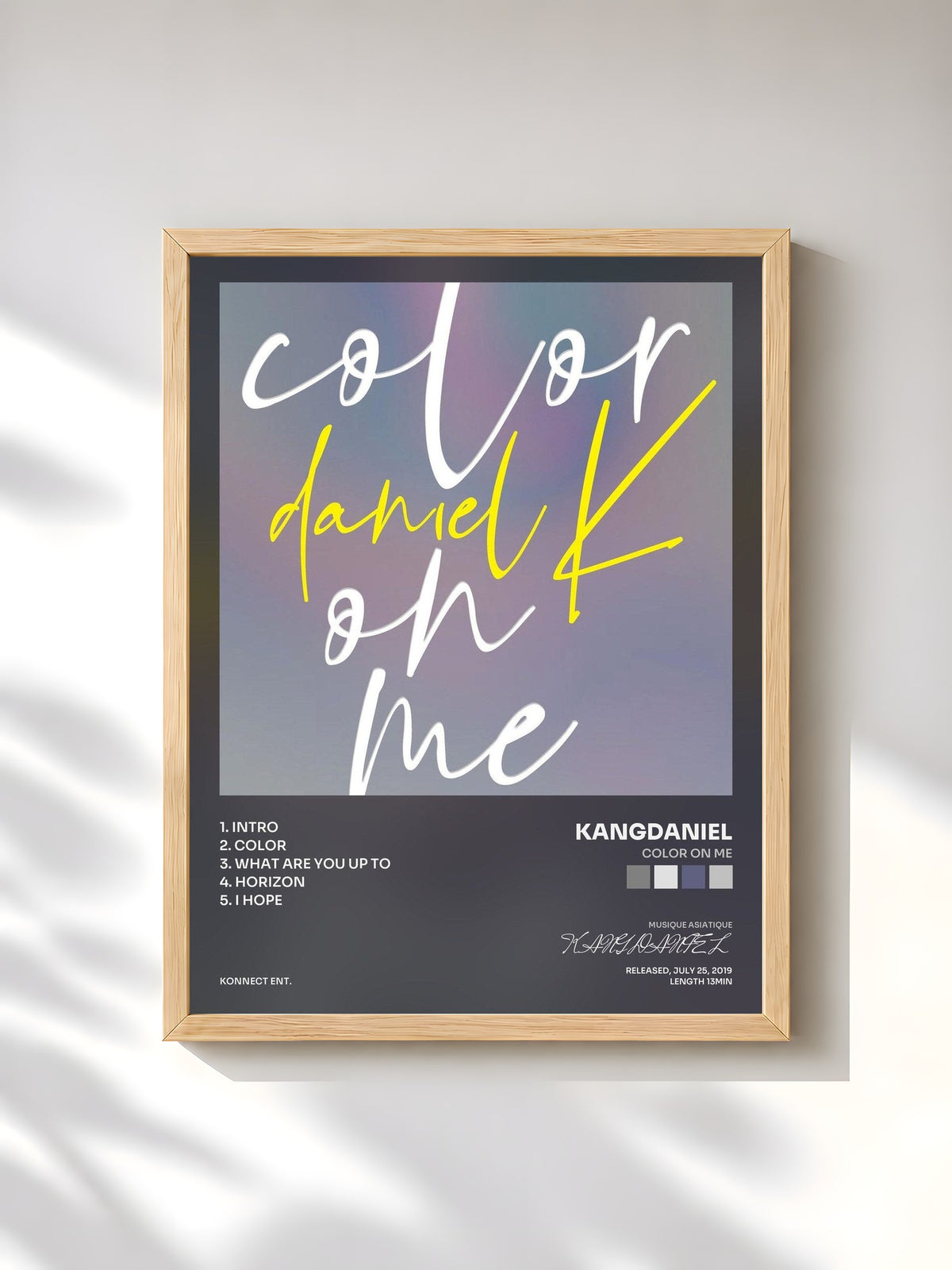 #bois Tableau de l'album color on me de KANGDANIEL, cadre en bois brut, imprimé et encadré en France