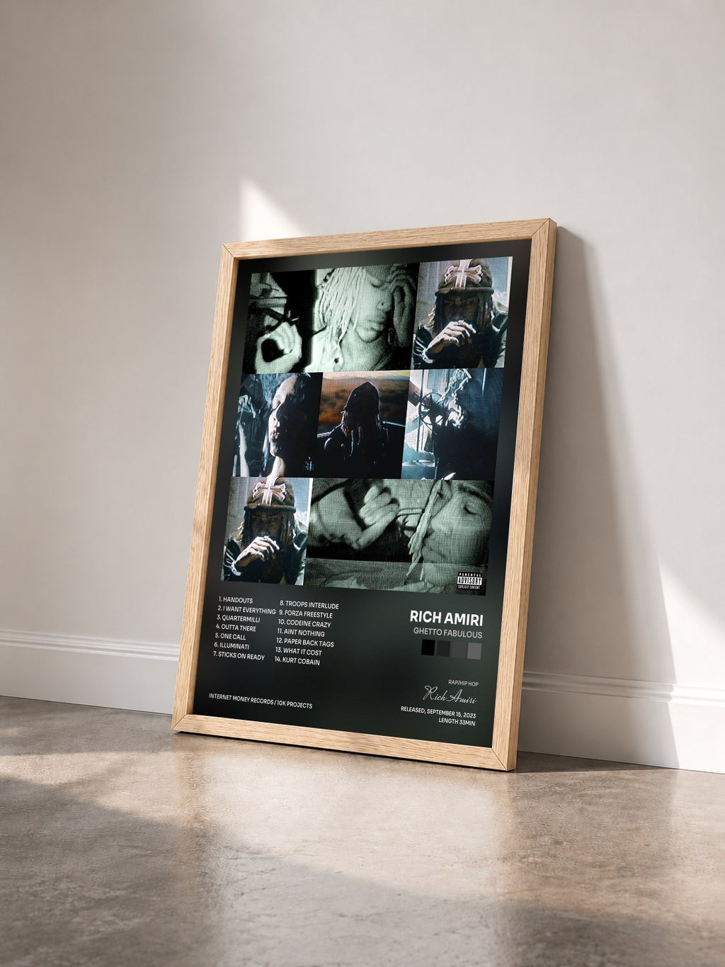 #bois Tableau de l'album Ghetto Fabulous de Rich Amiri vu de trois quarts, cadre en bois brut