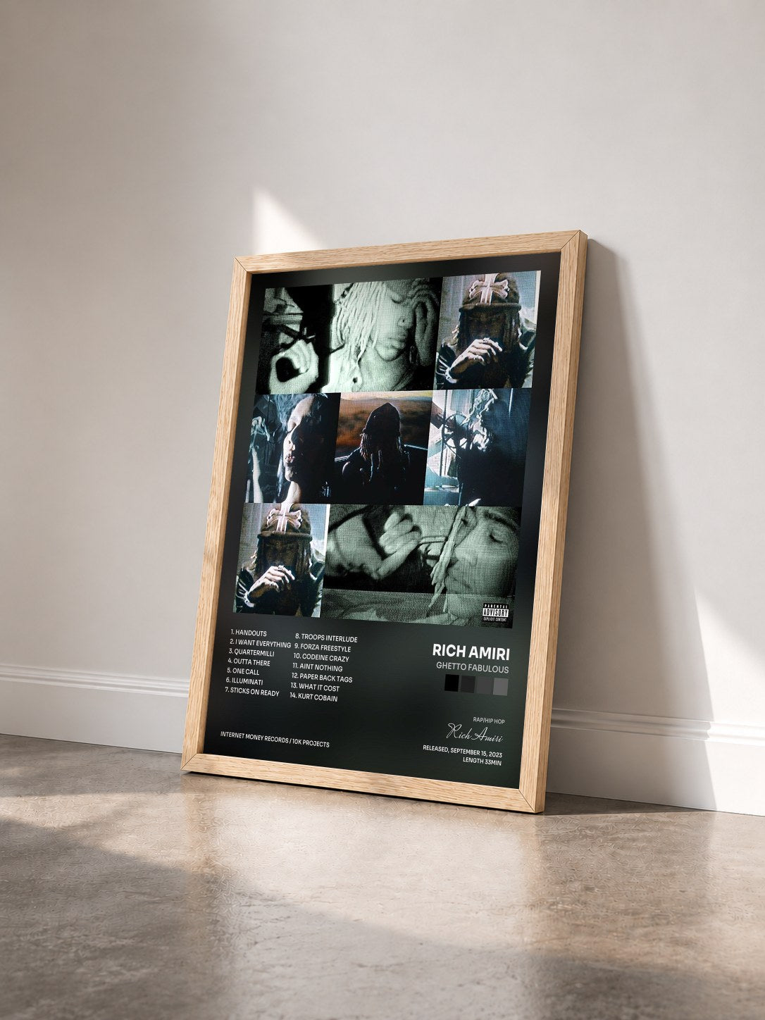 #bois Tableau de l'album Ghetto Fabulous de Rich Amiri vu de trois quarts, cadre en bois brut