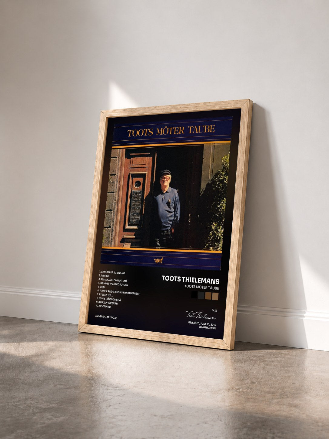 #bois Tableau de l'album Toots möter Taube de Toots Thielemans vu de trois quarts, cadre en bois brut