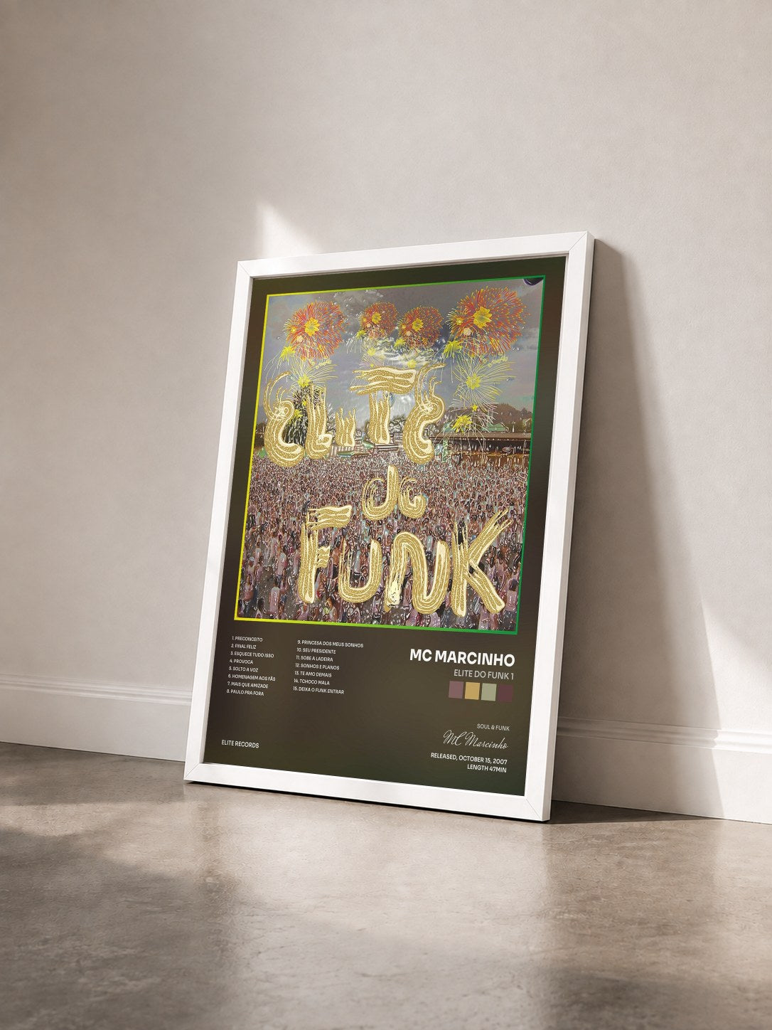 #blanc Tableau de l'album Elite do Funk 1 de MC Marcinho vu de trois quarts, cadre blanc