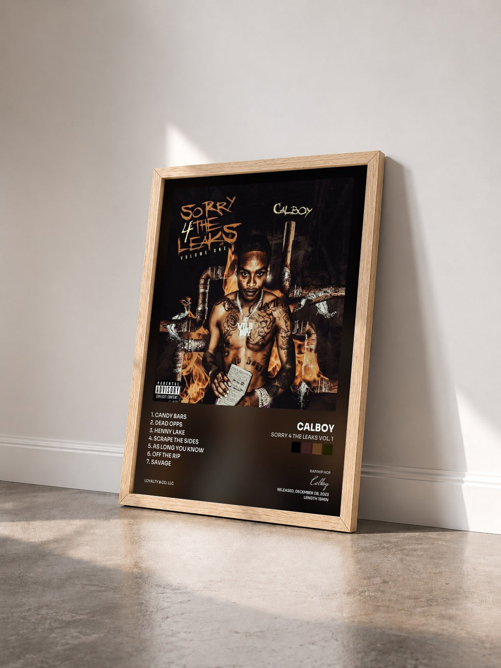 #bois Tableau de l'album Sorry 4 The Leaks Vol. 1 de Calboy vu de trois quarts, cadre en bois brut