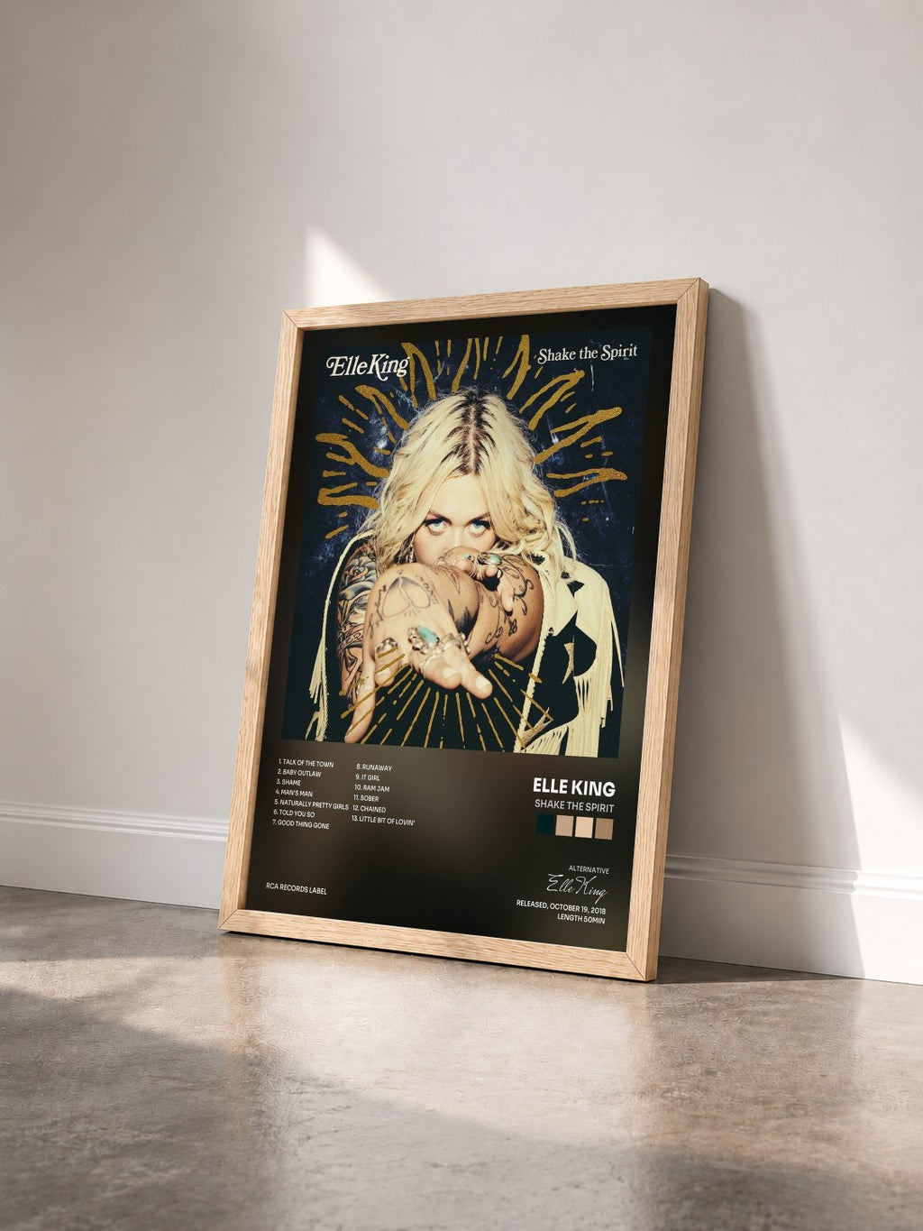 #bois Tableau de l'album Shake The Spirit de Elle King vu de trois quarts, cadre en bois brut