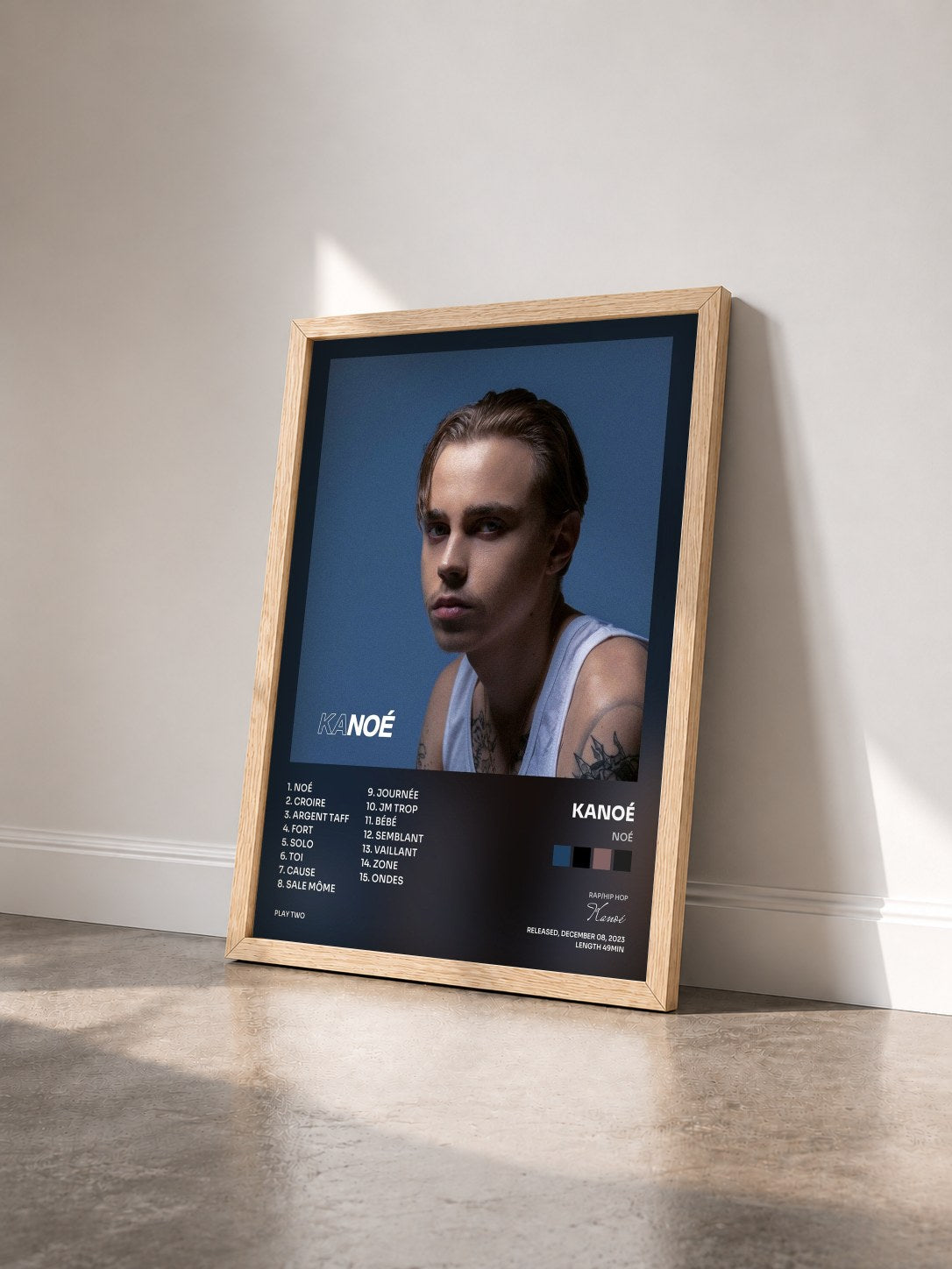 #bois Tableau de l'album NOÉ de Kanoé vu de trois quarts, cadre en bois brut