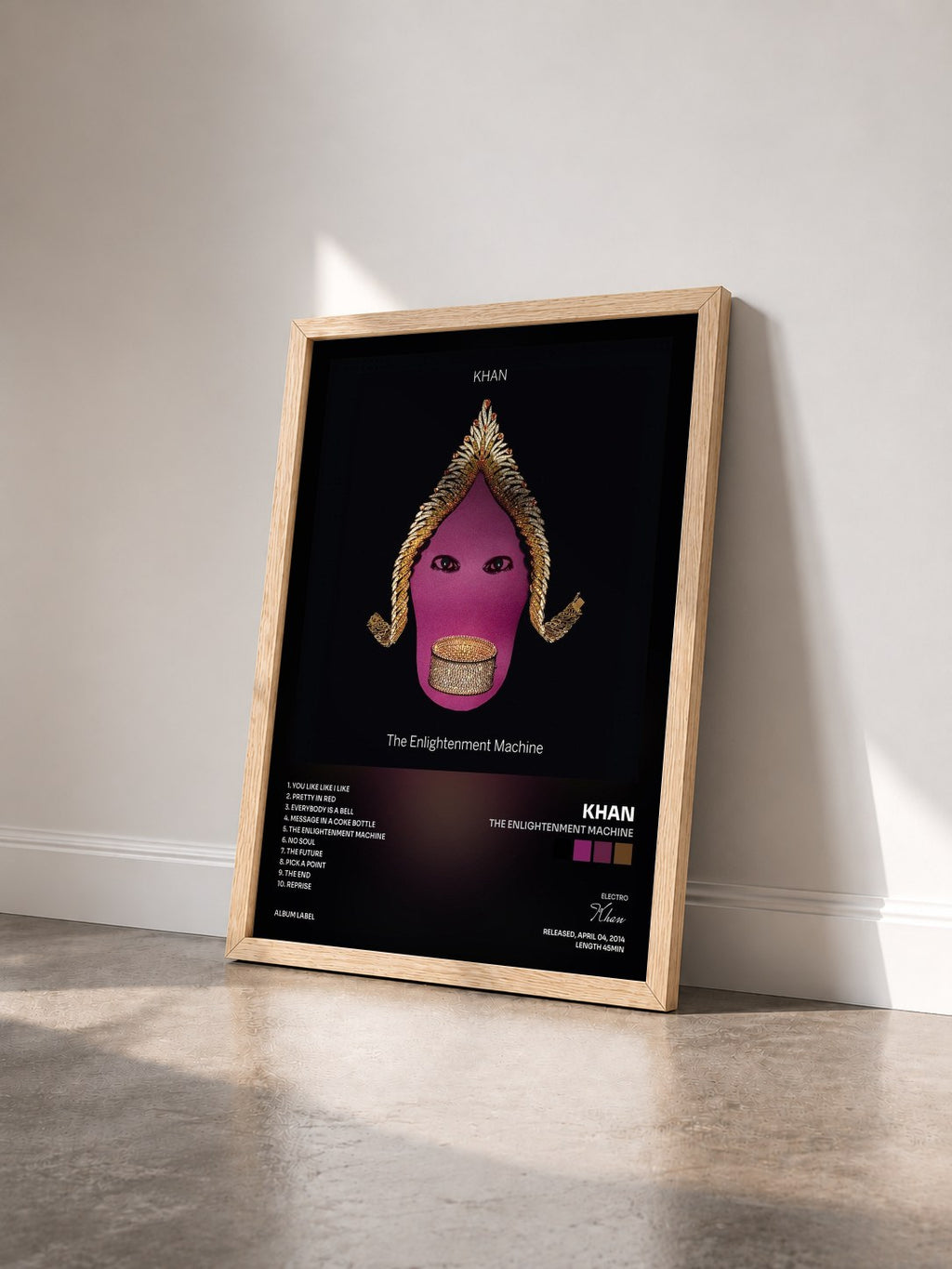 #bois Tableau de l'album The Enlightenment Machine de Khan vu de trois quarts, cadre en bois brut