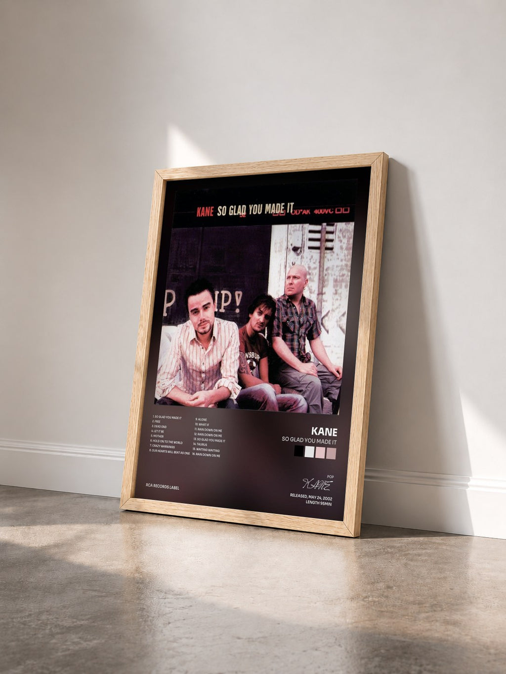 #bois Tableau de l'album So Glad You Made It de KANE vu de trois quarts, cadre en bois brut