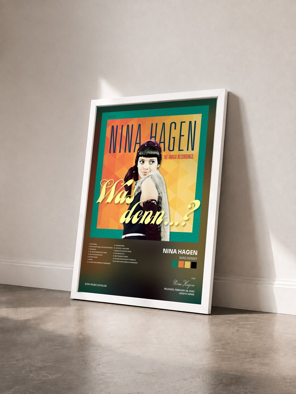 #blanc Tableau de l'album Was denn? de Nina Hagen vu de trois quarts, cadre blanc