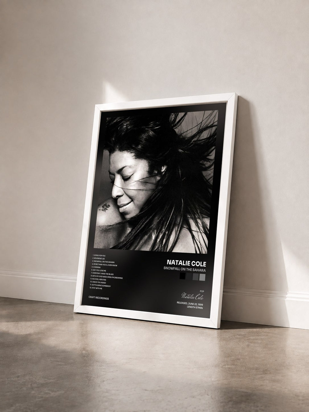 #blanc Tableau de l'album Snowfall On The Sahara de Natalie Cole vu de trois quarts, cadre blanc