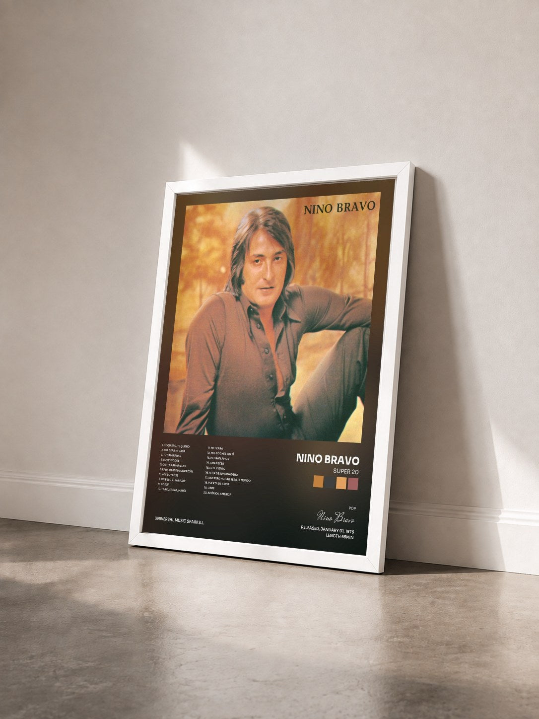 #blanc Tableau de l'album Super 20 de Nino Bravo vu de trois quarts, cadre blanc