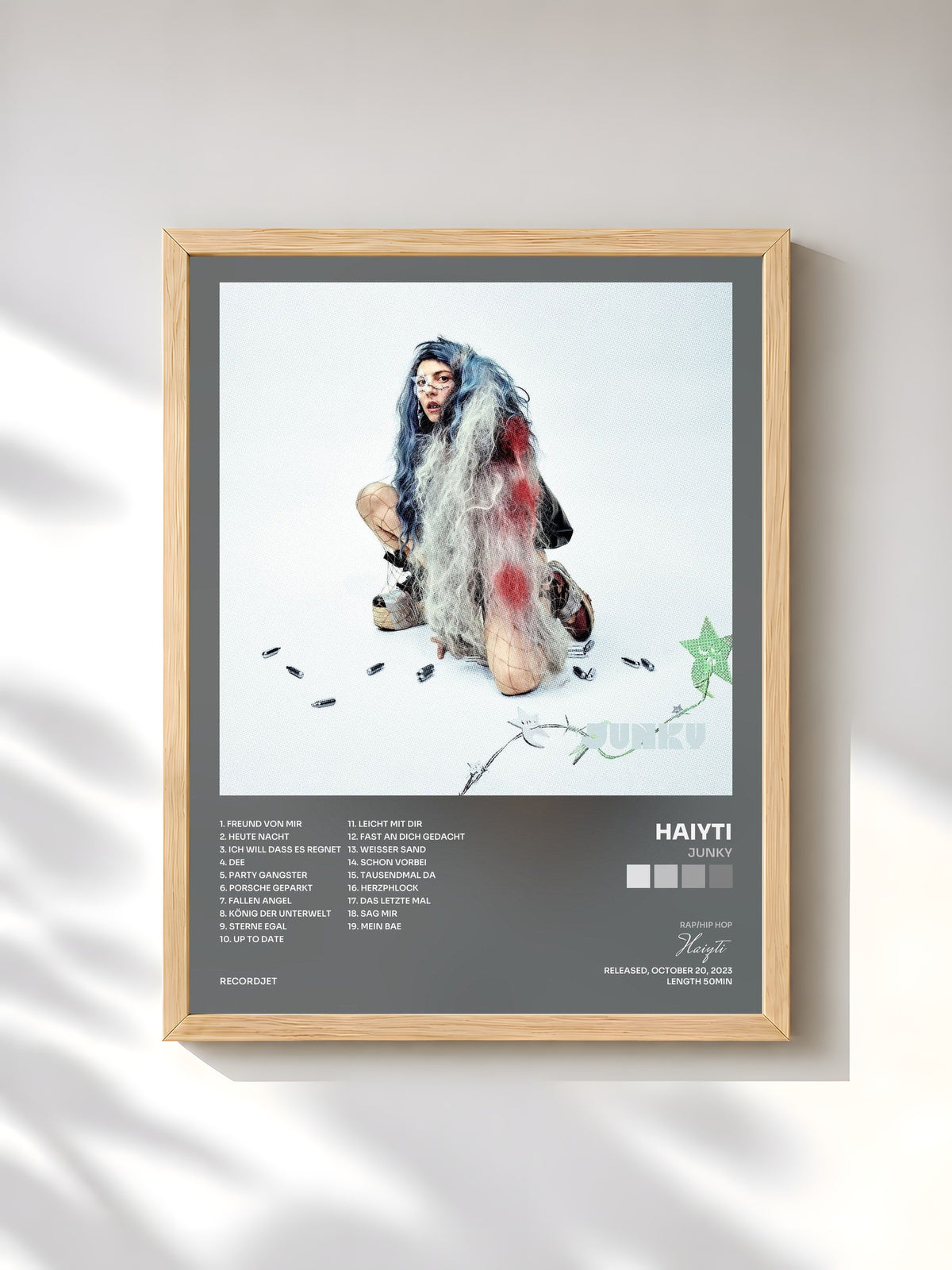 #bois Tableau de l'album JUNKY de Haiyti, cadre en bois brut, imprimé et encadré en France