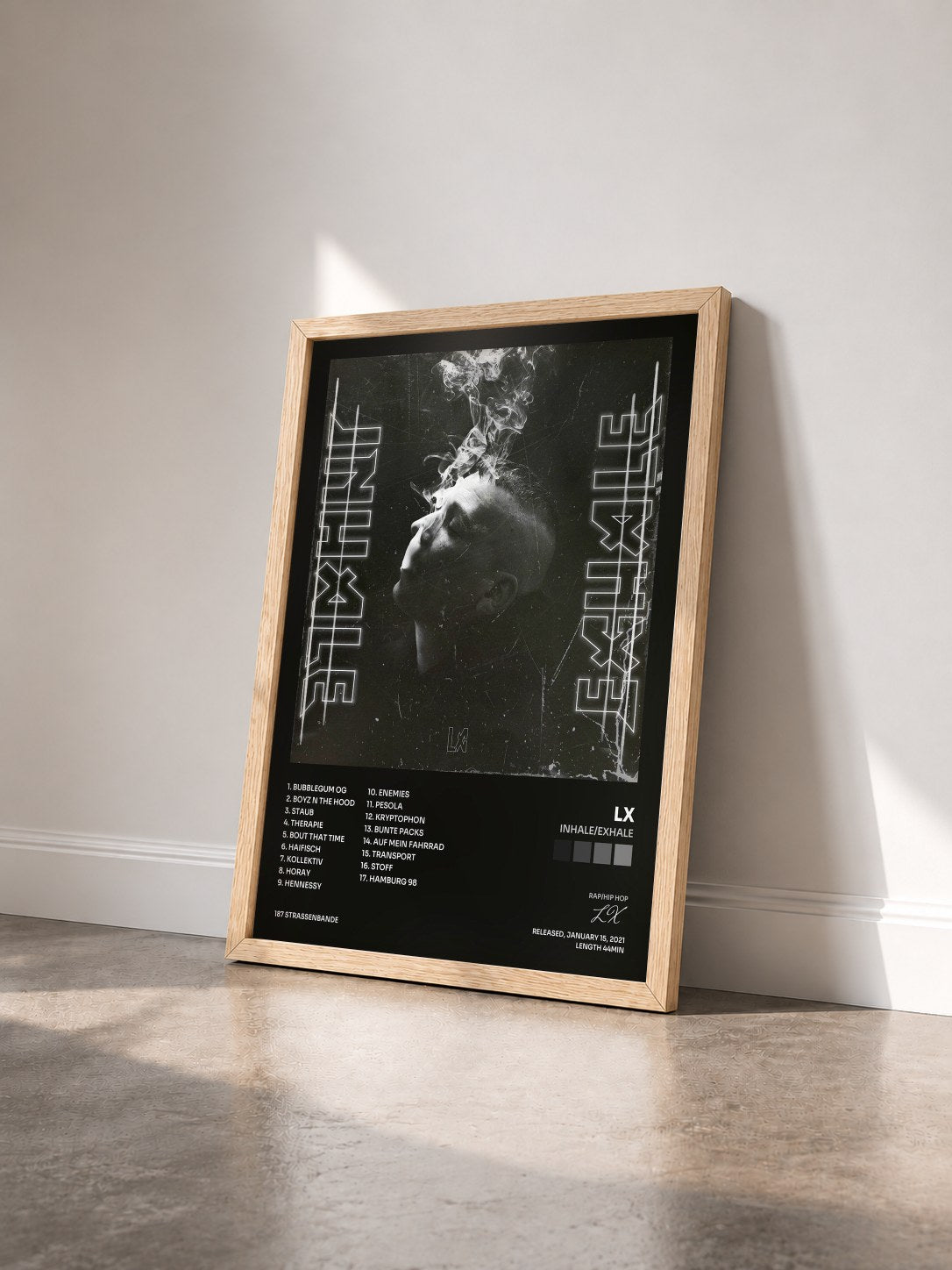 #bois Tableau de l'album INHALE/EXHALE de LX vu de trois quarts, cadre en bois brut