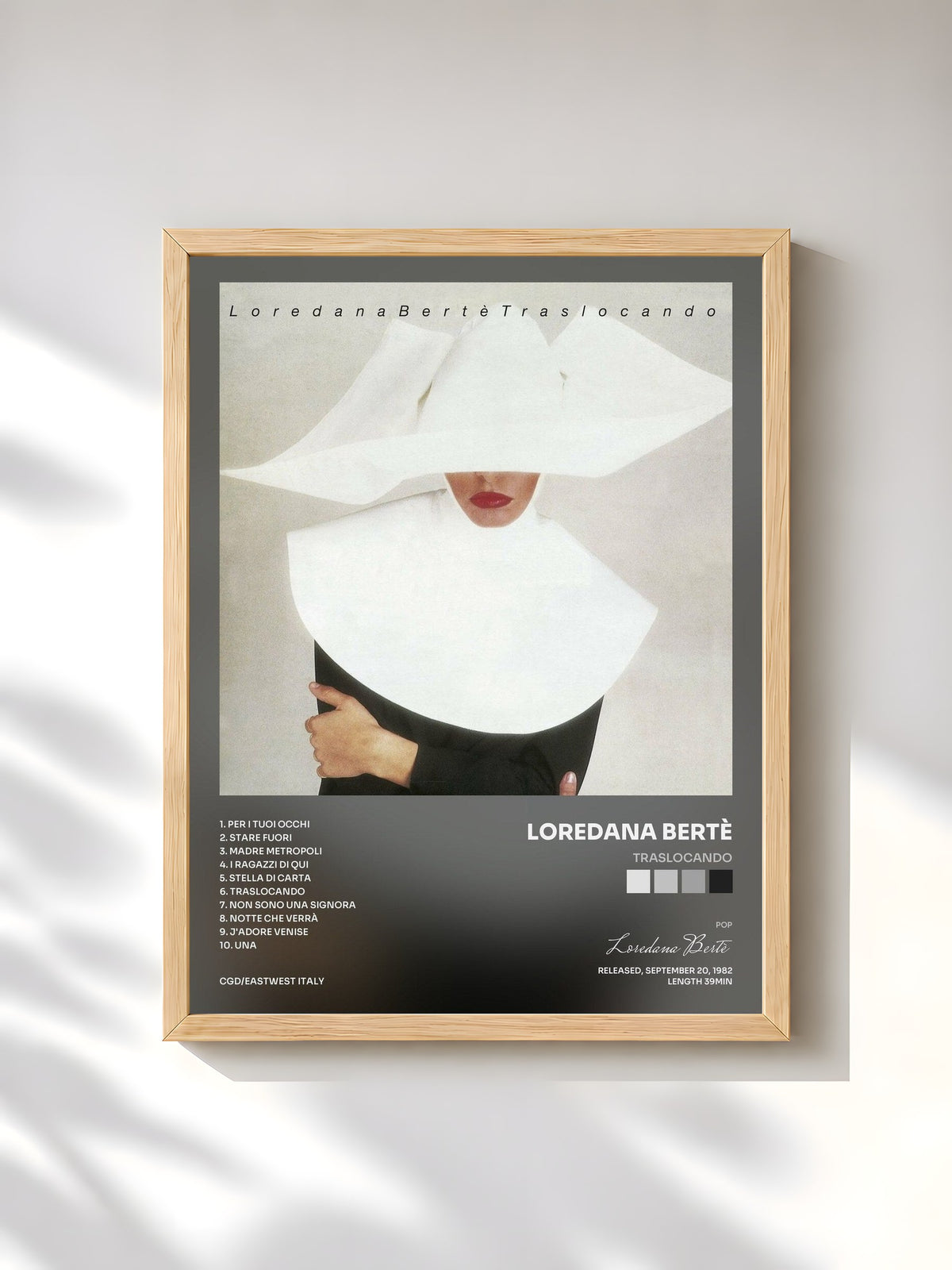 #bois Tableau de l'album Traslocando de Loredana Bertè, cadre en bois brut, imprimé et encadré en France