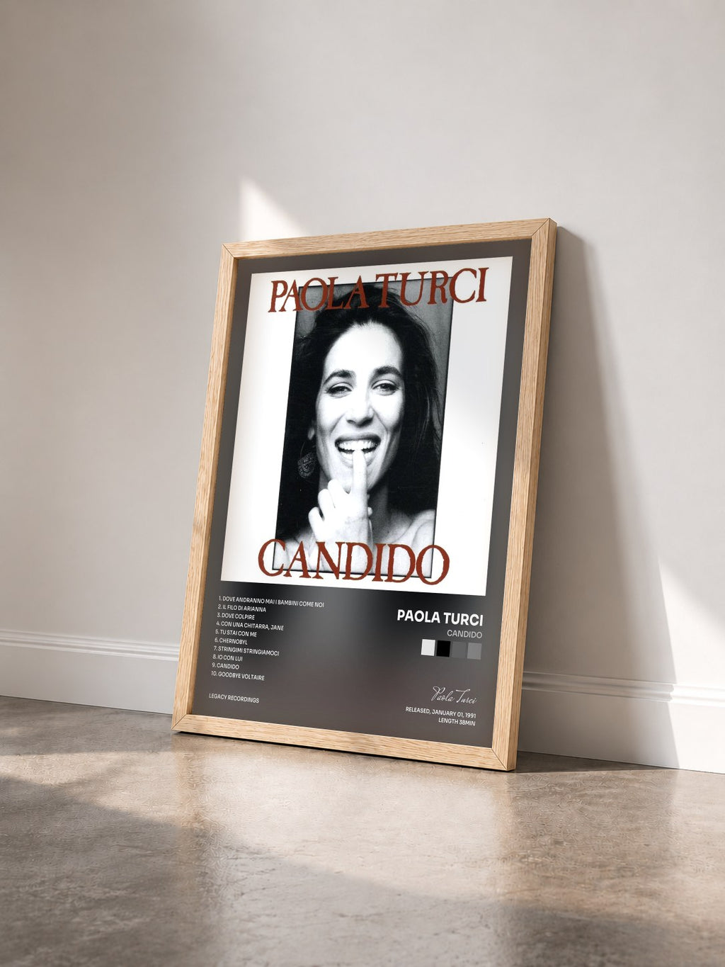 #bois Tableau de l'album Candido de Paola Turci vu de trois quarts, cadre en bois brut