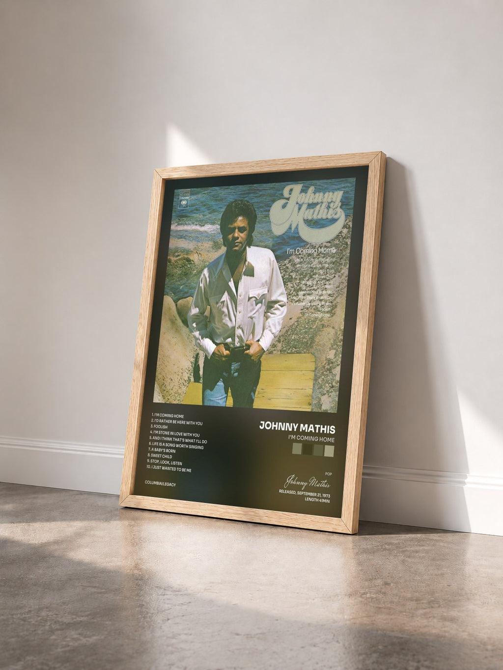 #bois Tableau de l'album I'm Coming Home de Johnny Mathis vu de trois quarts, cadre en bois brut