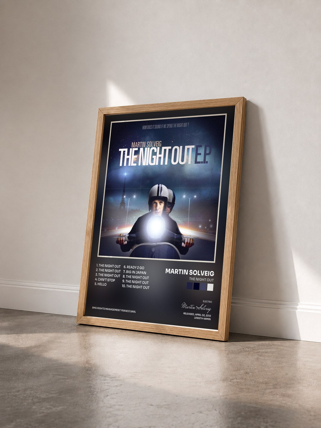 #bois Tableau de l'album The Night Out de Martin Solveig vu de trois quarts, cadre en bois brut