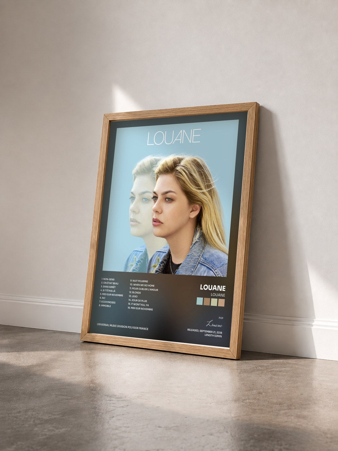 #bois Tableau de l'album Louane de Louane vu de trois quarts, cadre en bois brut