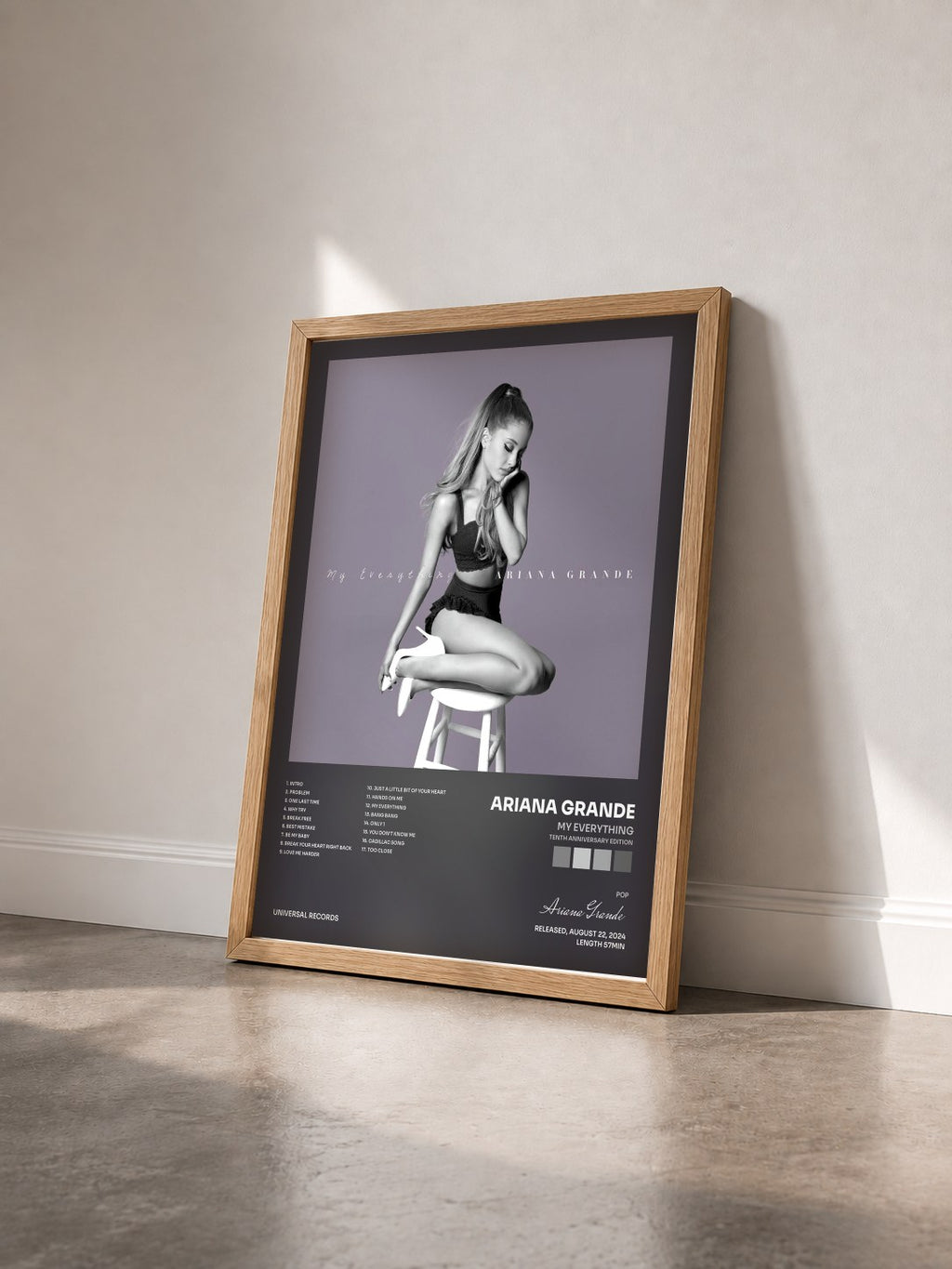 #bois Tableau de l'album My Everything (Tenth Anniversary Edition) de Ariana Grande vu de trois quarts, cadre en bois brut