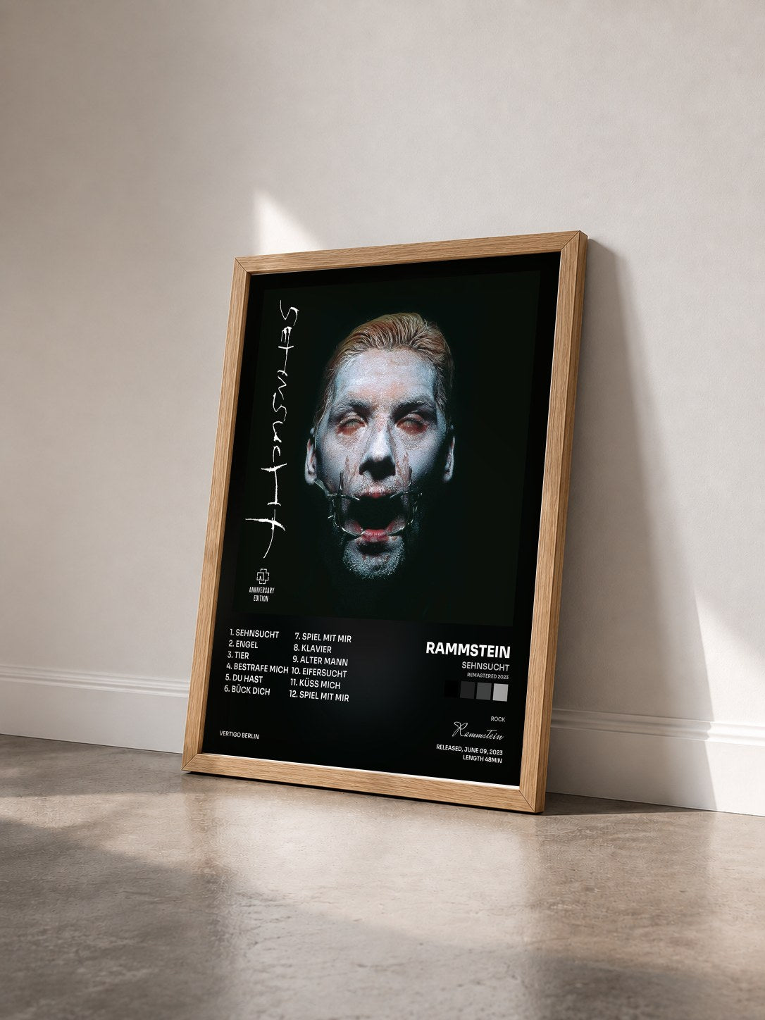 #bois Tableau de l'album Sehnsucht (Remastered 2023) de Rammstein vu de trois quarts, cadre en bois brut