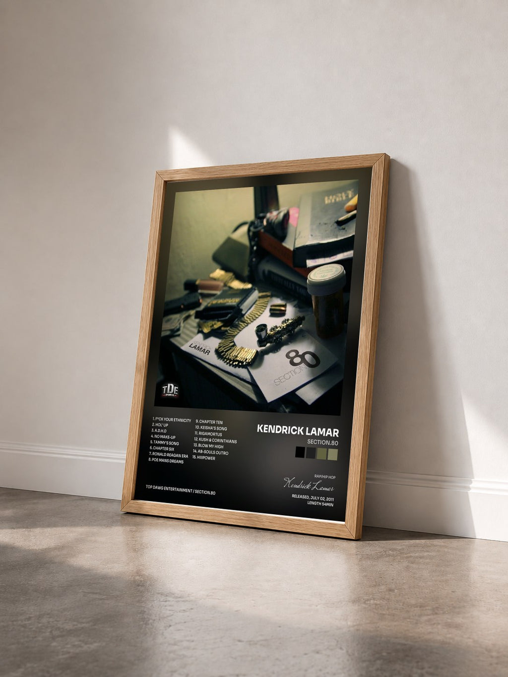 #bois Tableau de l'album Section.80 de Kendrick Lamar vu de trois quarts, cadre en bois brut