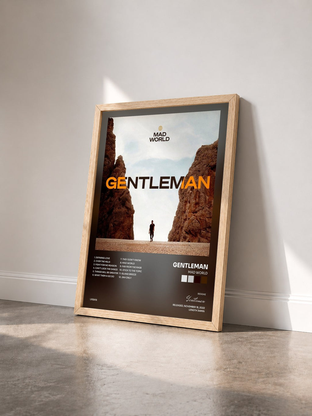 #bois Tableau de l'album MAD WORLD de Gentleman vu de trois quarts, cadre en bois brut