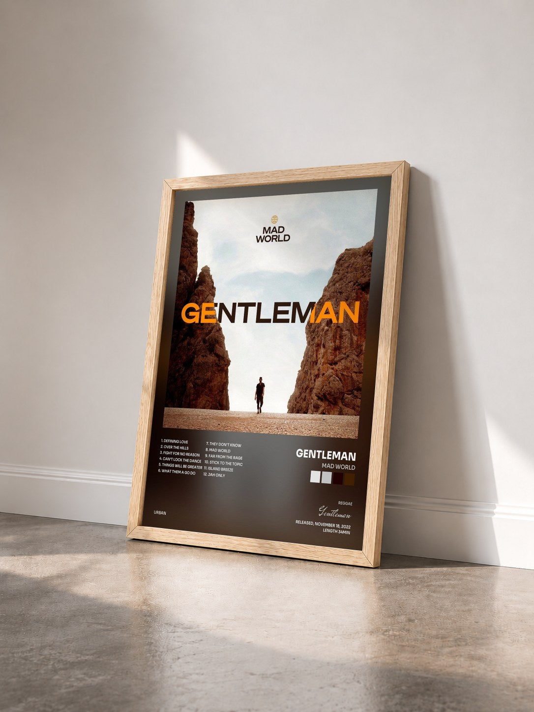 #bois Tableau de l'album MAD WORLD de Gentleman vu de trois quarts, cadre en bois brut
