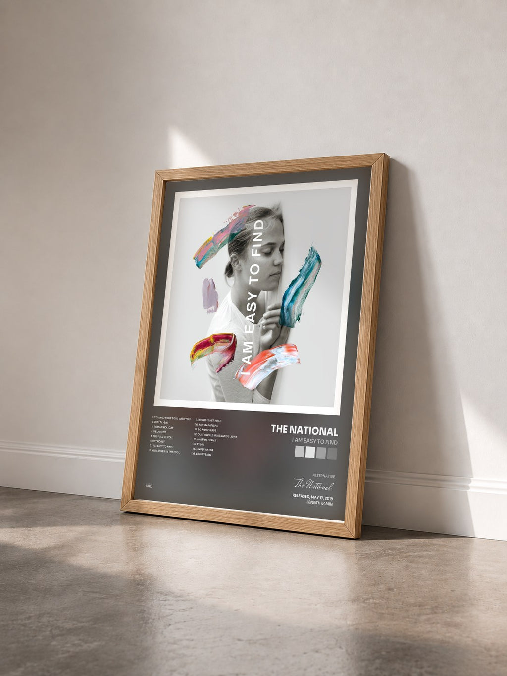 #bois Tableau de l'album I Am Easy to Find de The National vu de trois quarts, cadre en bois brut