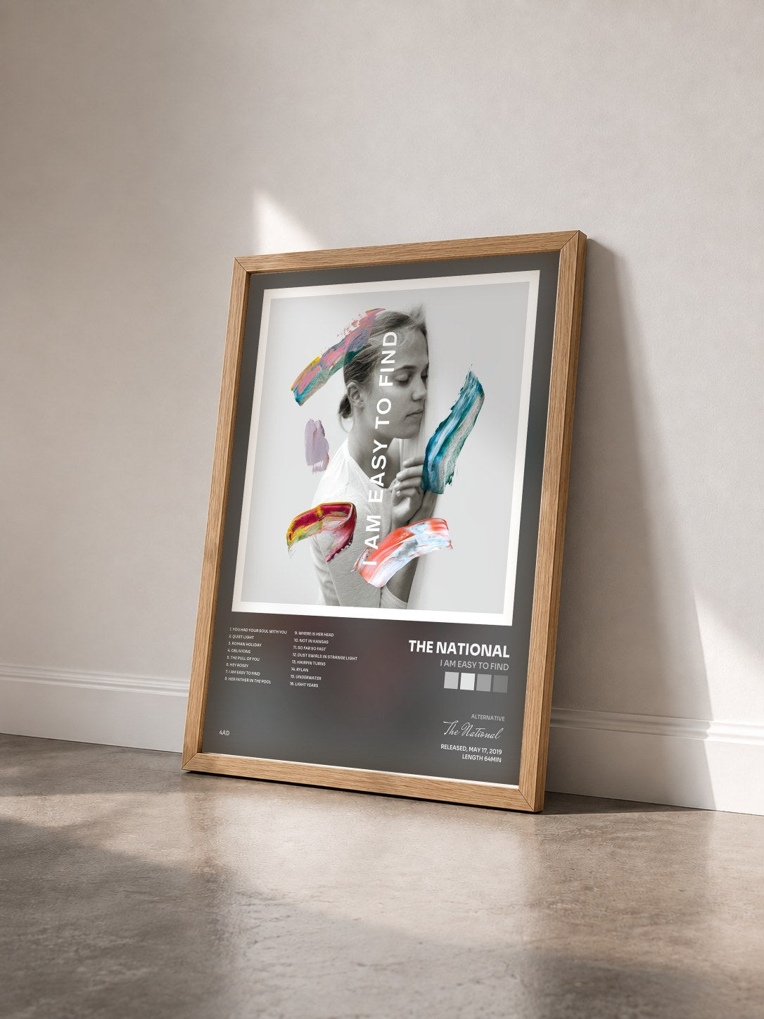 #bois Tableau de l'album I Am Easy to Find de The National vu de trois quarts, cadre en bois brut