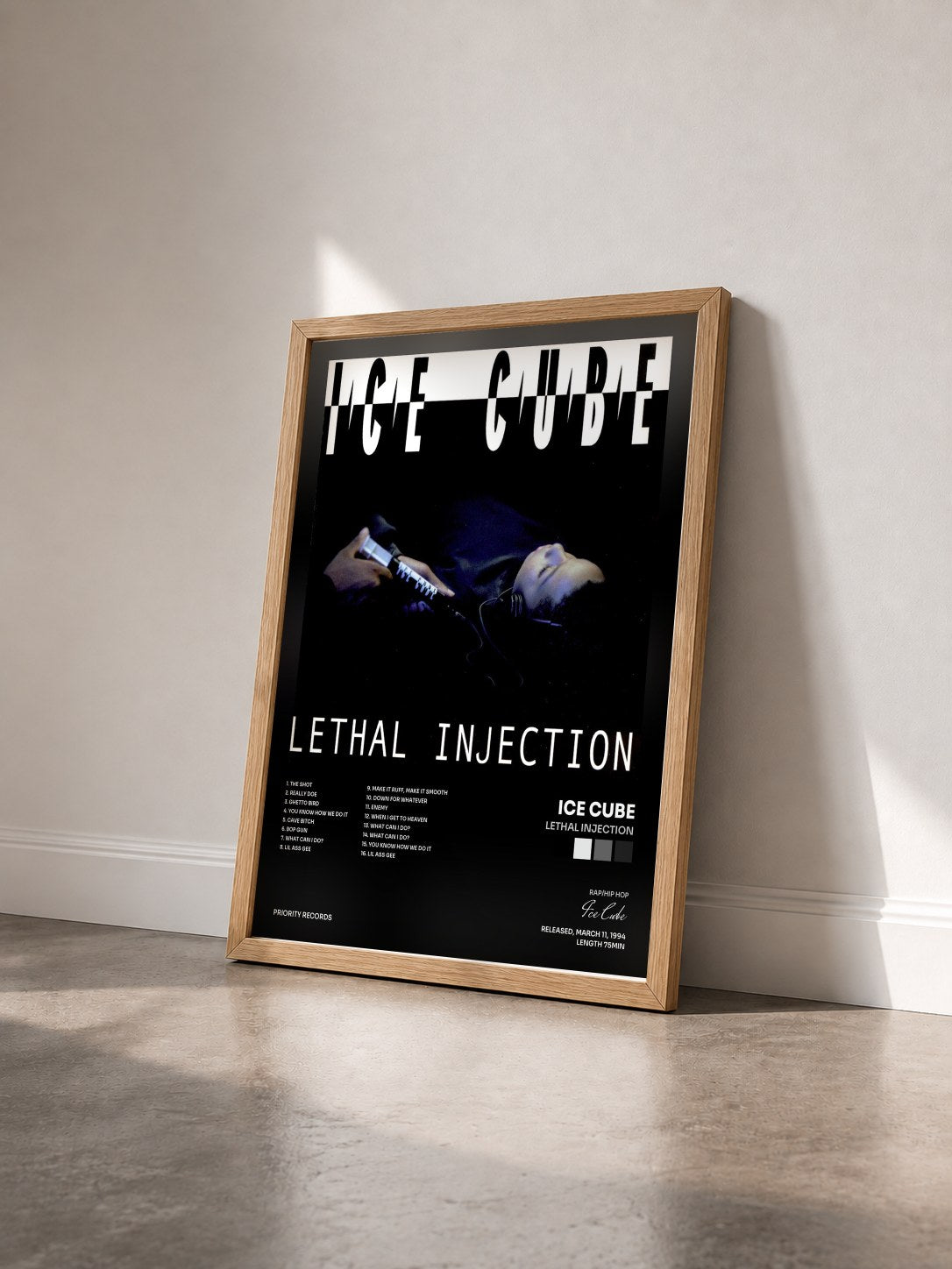 #bois Tableau de l'album Lethal Injection de Ice Cube vu de trois quarts, cadre en bois brut