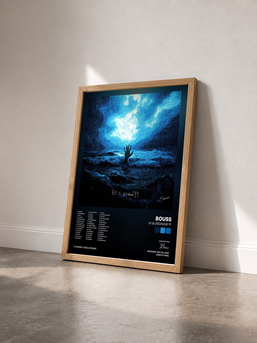 #bois Tableau de l'album Et si j'échoue ?? de Bouss vu de trois quarts, cadre en bois brut
