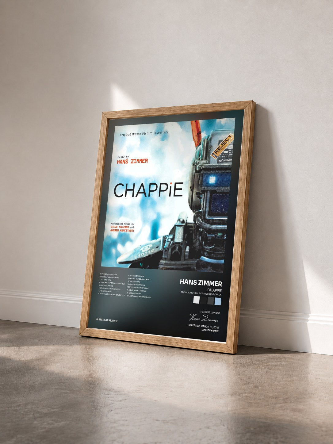 #bois Tableau de l'album Chappie (Original Motion Picture Soundtrack) de Hans Zimmer vu de trois quarts, cadre en bois brut