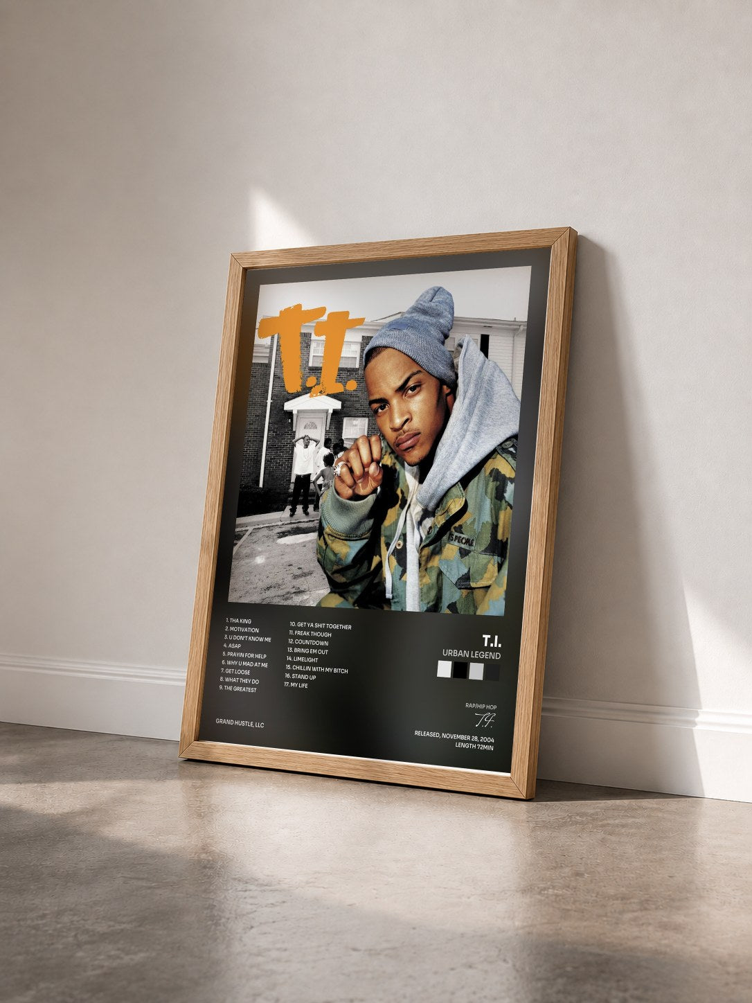 #bois Tableau de l'album Urban Legend de T.I. vu de trois quarts, cadre en bois brut