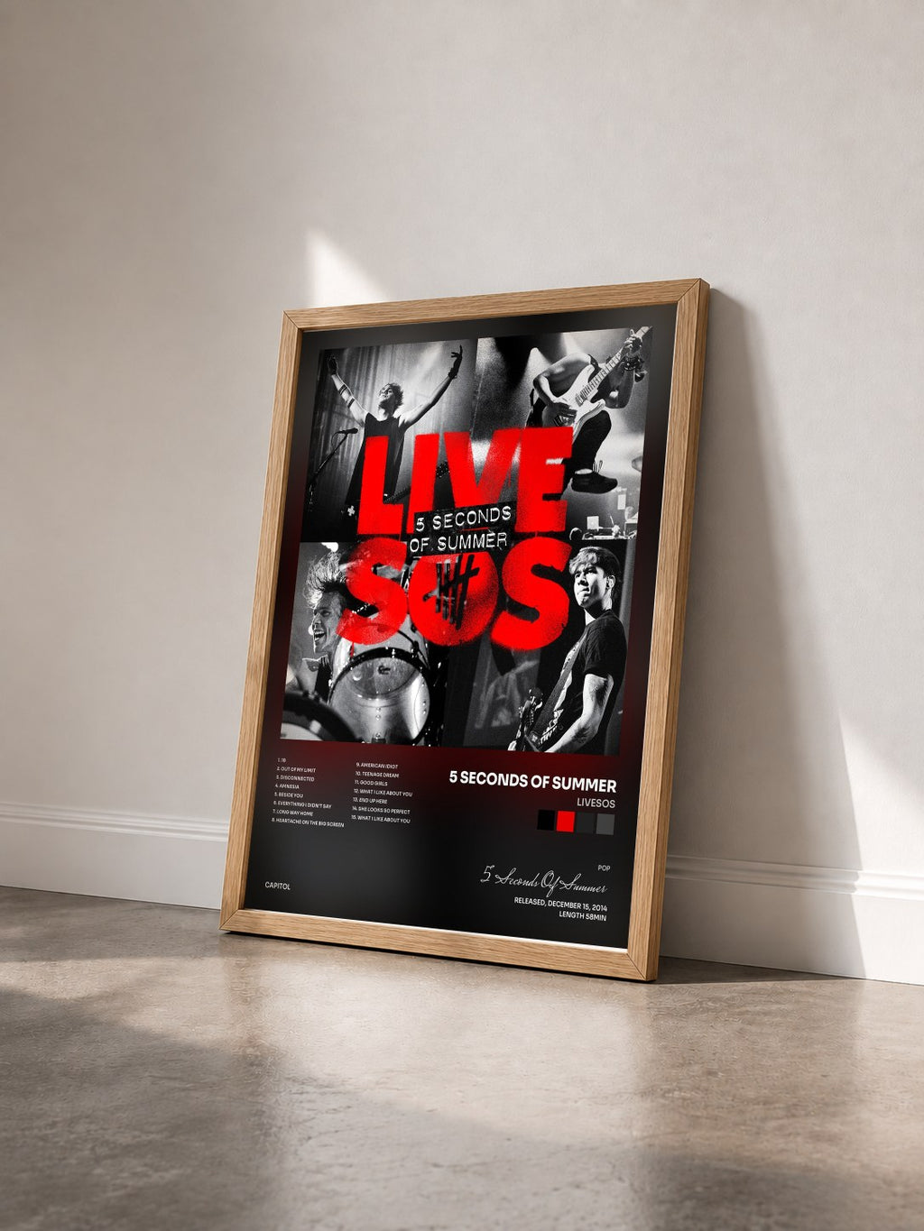 #bois Tableau de l'album LIVESOS de 5 Seconds Of Summer vu de trois quarts, cadre en bois brut