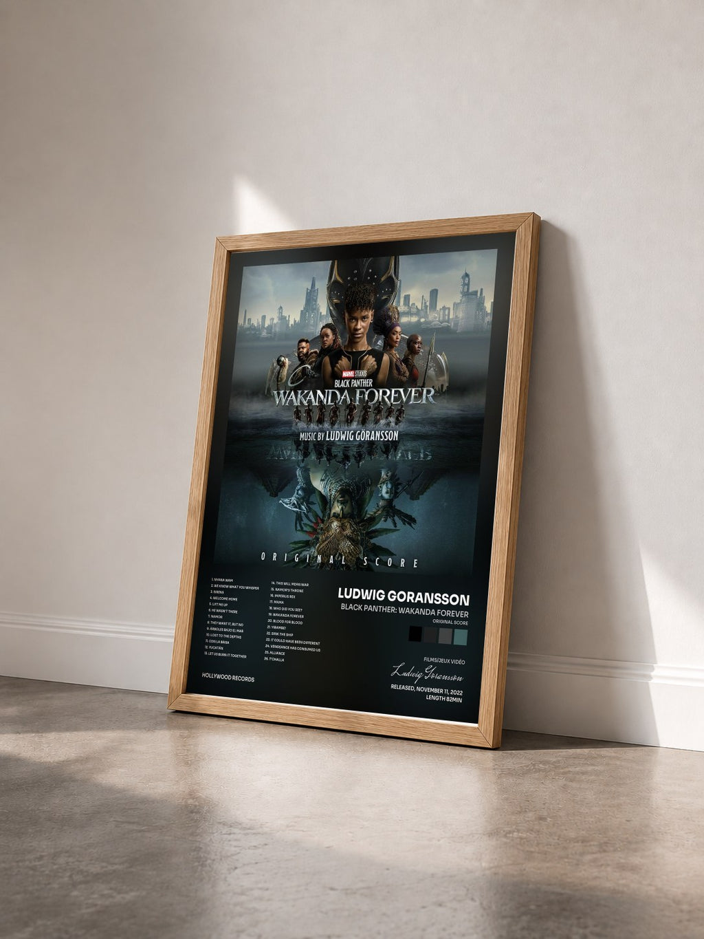 #bois Tableau de l'album Black Panther: Wakanda Forever (Original Score) de Ludwig Goransson vu de trois quarts, cadre en bois brut
