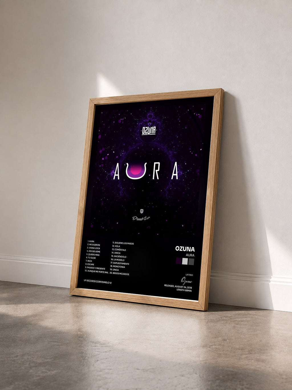 #bois Tableau de l'album Aura de Ozuna vu de trois quarts, cadre en bois brut