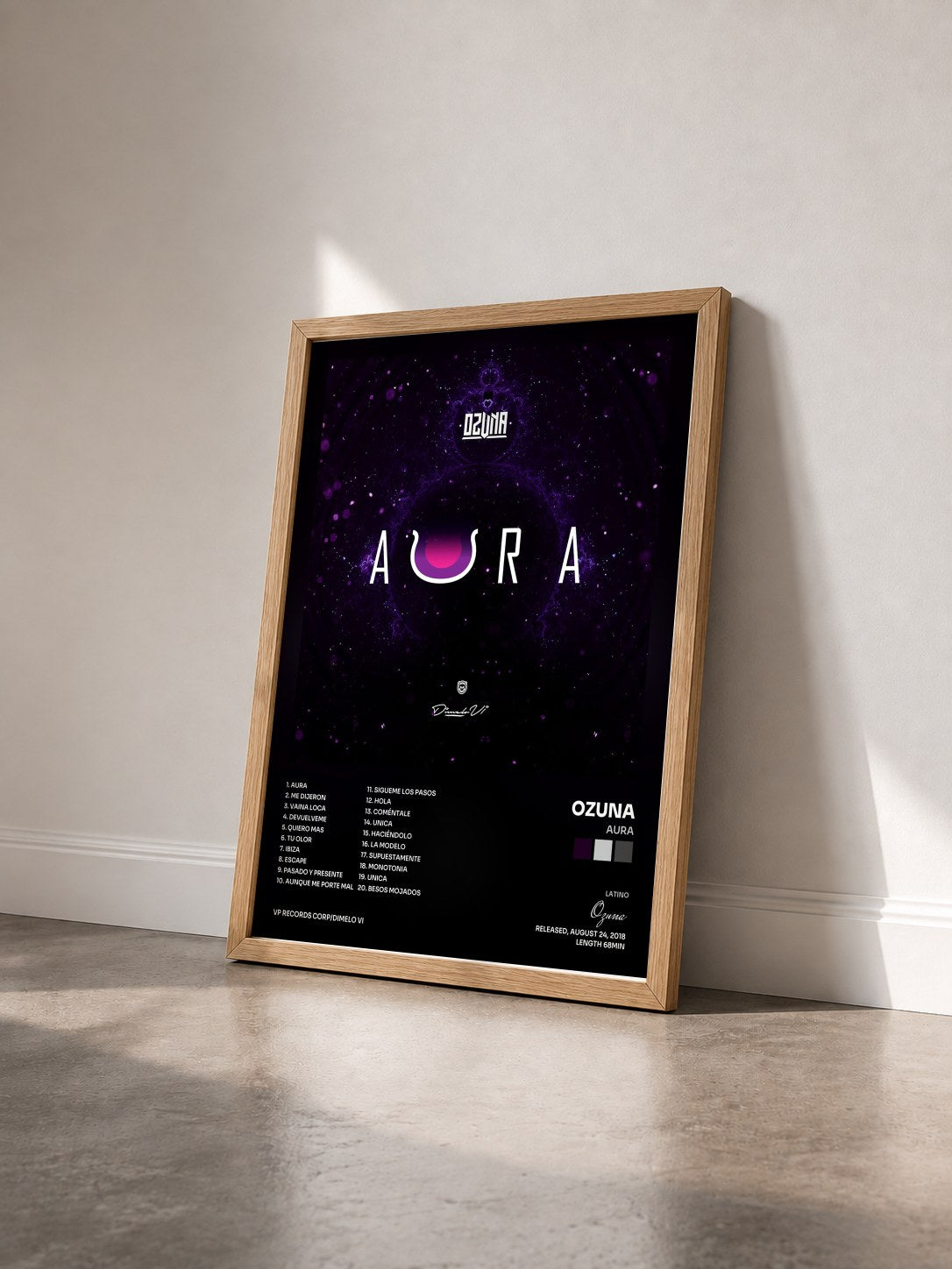 #bois Tableau de l'album Aura de Ozuna vu de trois quarts, cadre en bois brut