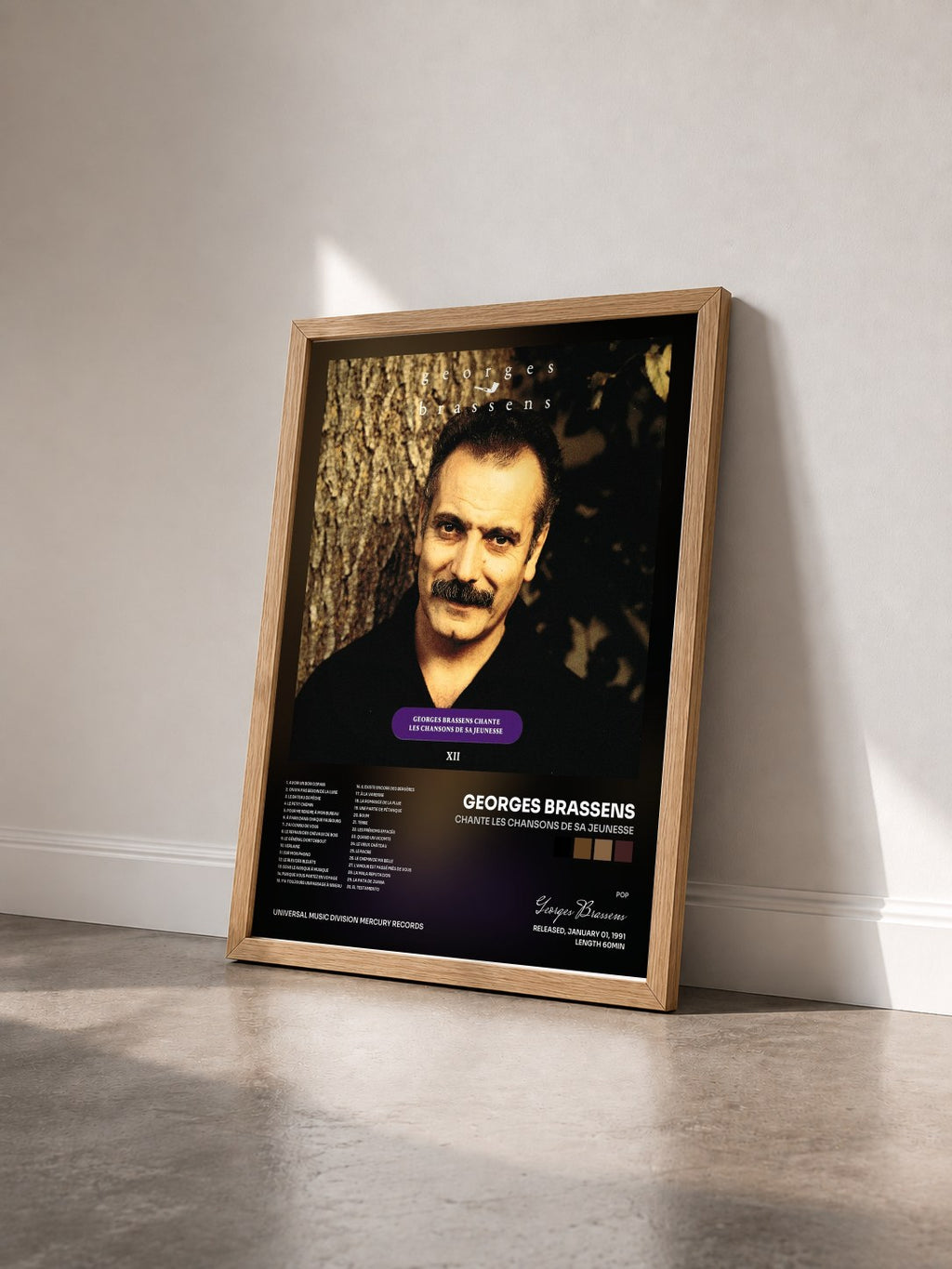 #bois Tableau de l'album Chante Les Chansons De Sa Jeunesse de Georges Brassens vu de trois quarts, cadre en bois brut