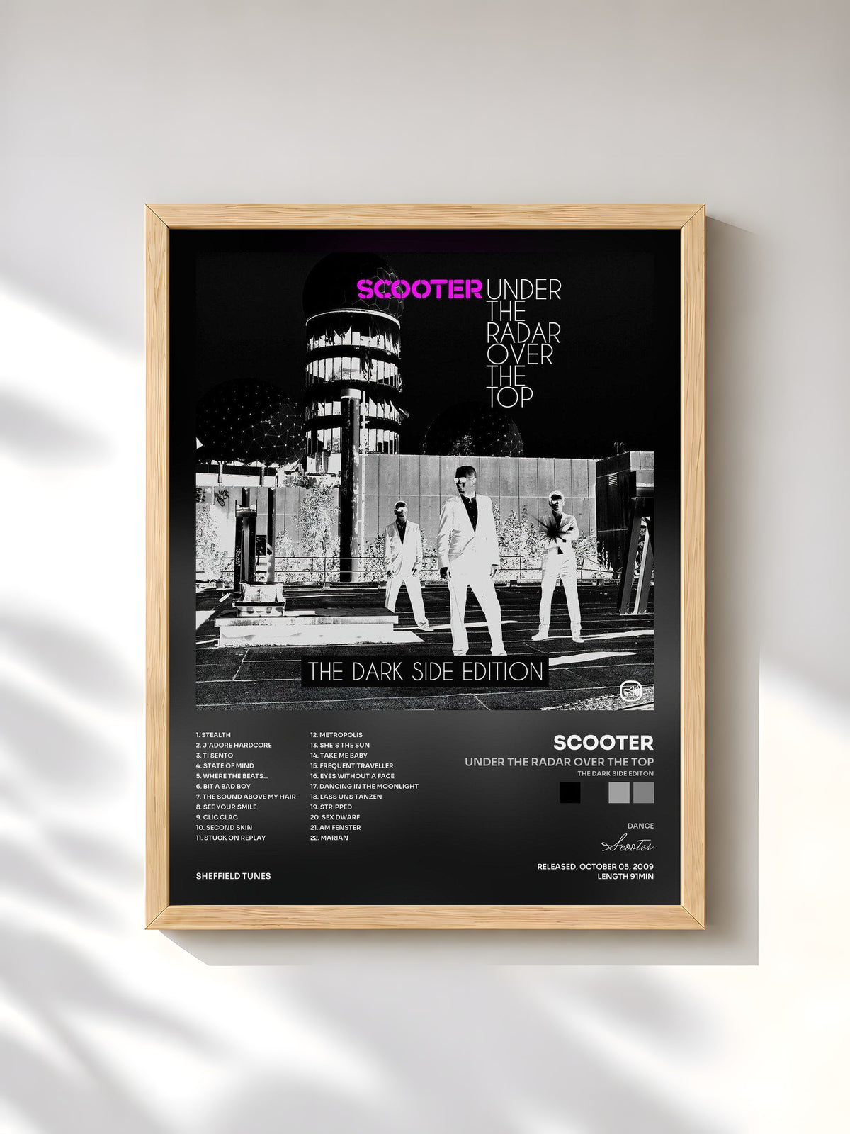 #bois Tableau de l'album Under The Radar Over The Top (The Dark Side Editon) de Scooter, cadre en bois brut, imprimé et encadré en France