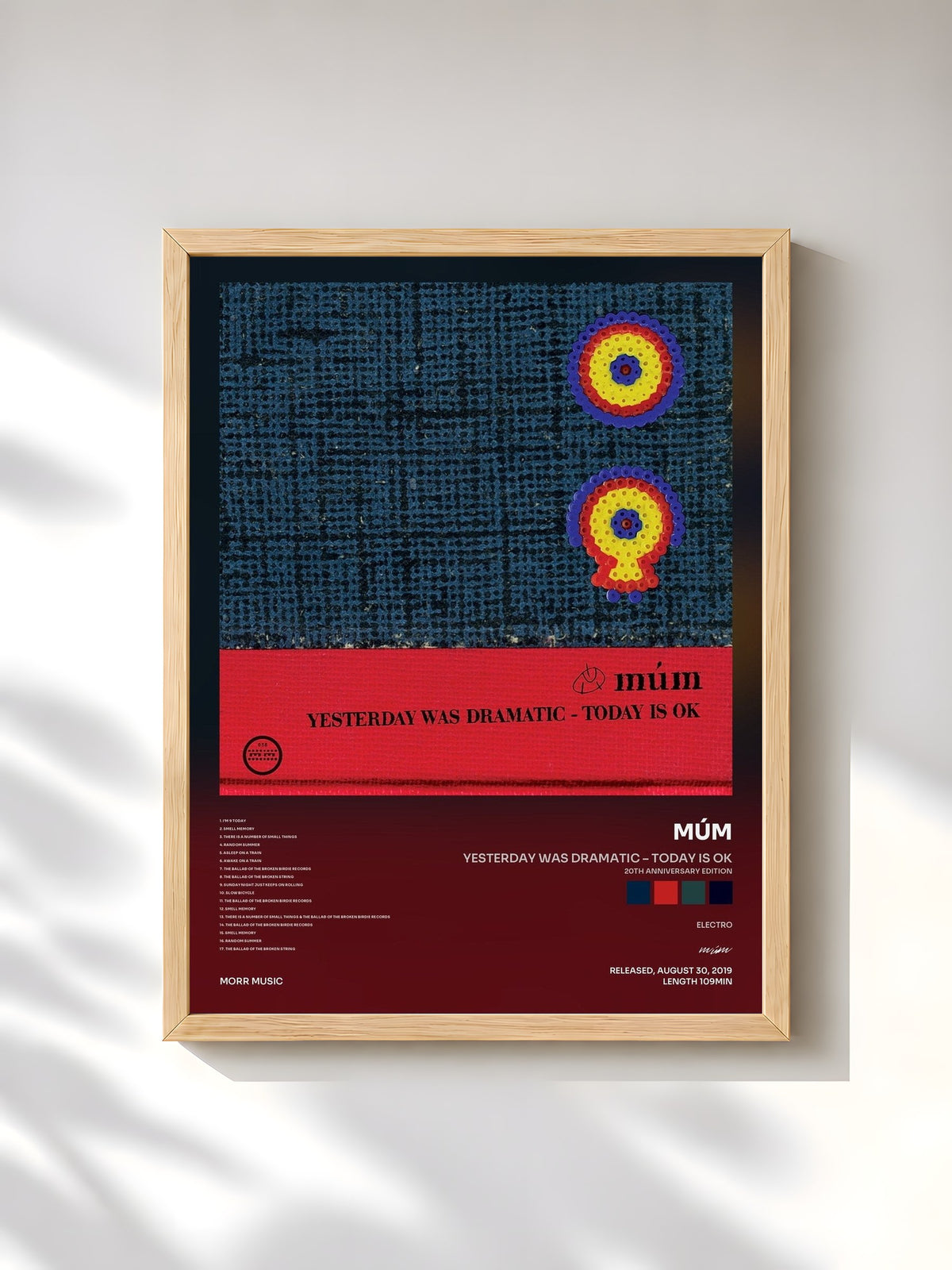 #bois Tableau de l'album Yesterday Was Dramatic – Today Is OK (20th Anniversary Edition) de múm, cadre en bois brut, imprimé et encadré en France