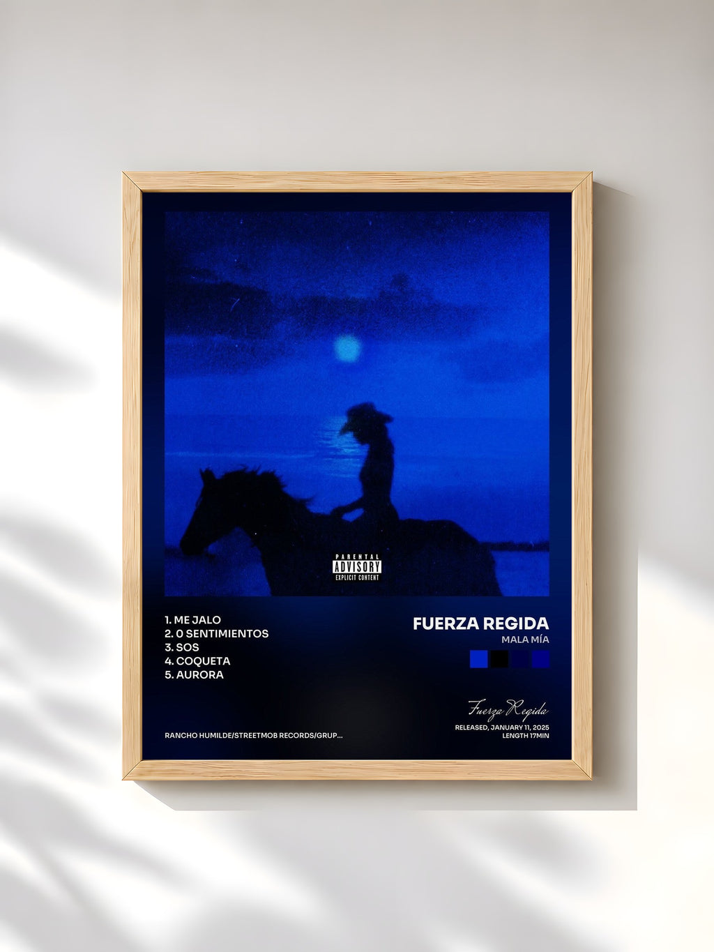 #bois Tableau de l'album MALA MÍA de Fuerza Regida, cadre en bois brut, imprimé et encadré en France