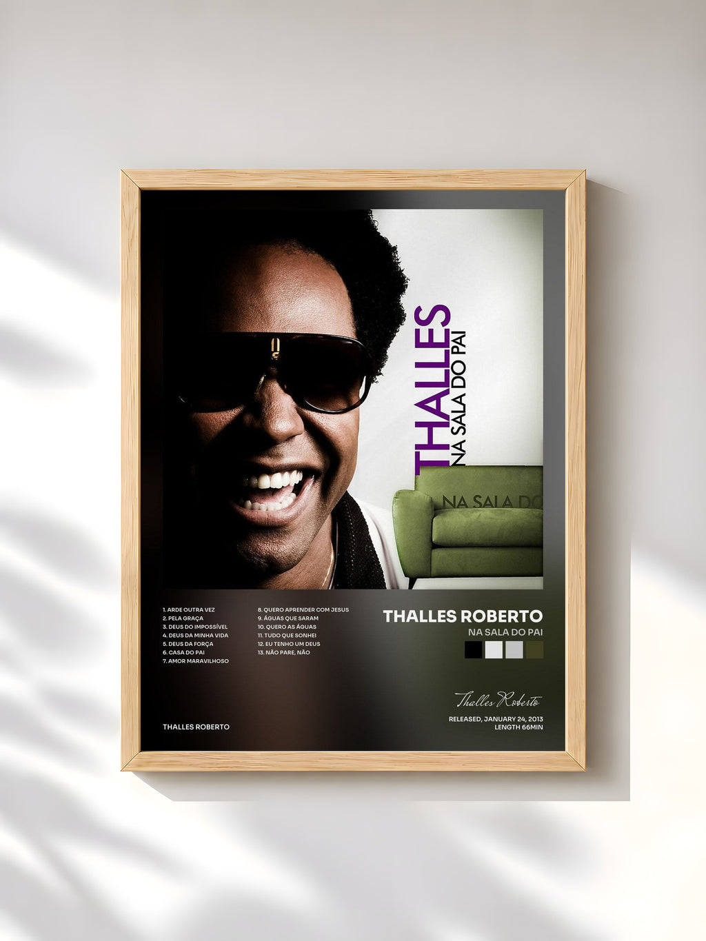 #bois Tableau de l'album Na Sala Do Pai de Thalles Roberto, cadre en bois brut, imprimé et encadré en France